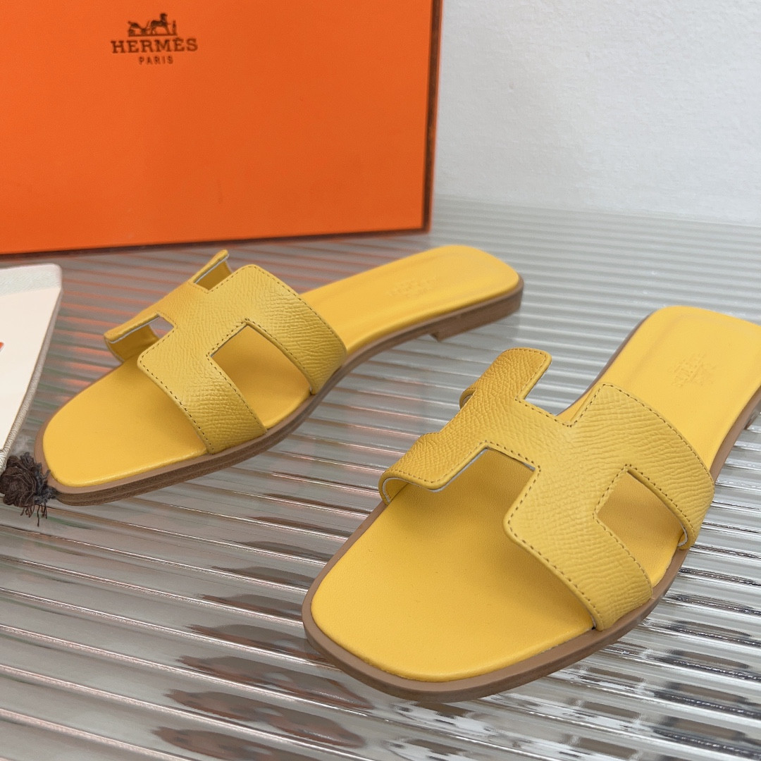 UA Hermès Oran sandal