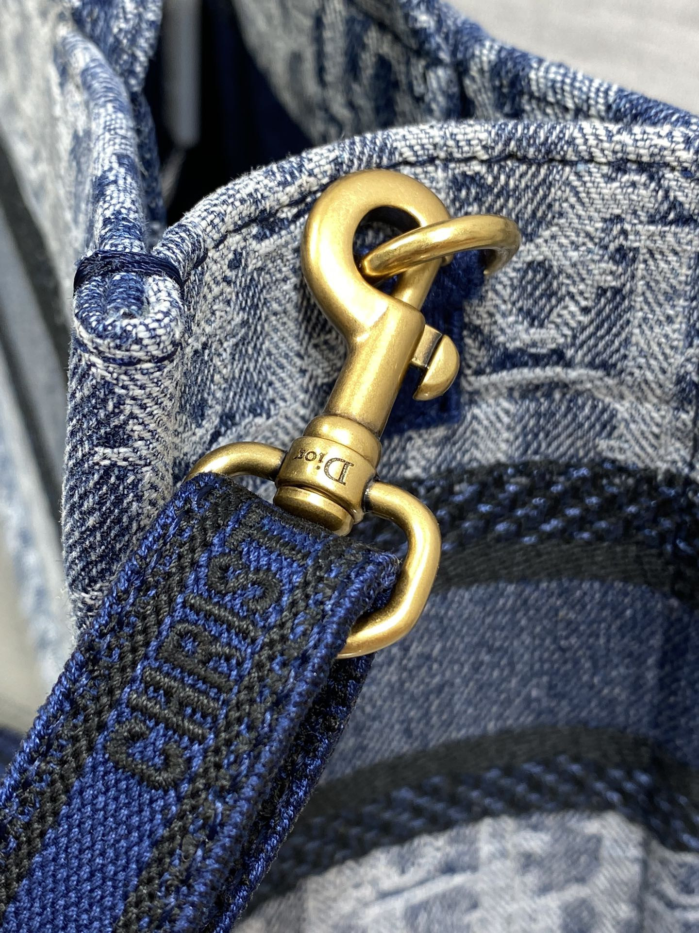 Mini Dior Book Tote Blue Denim Dior Oblique Jacquard 21.5 x 13 x 7.5 cm