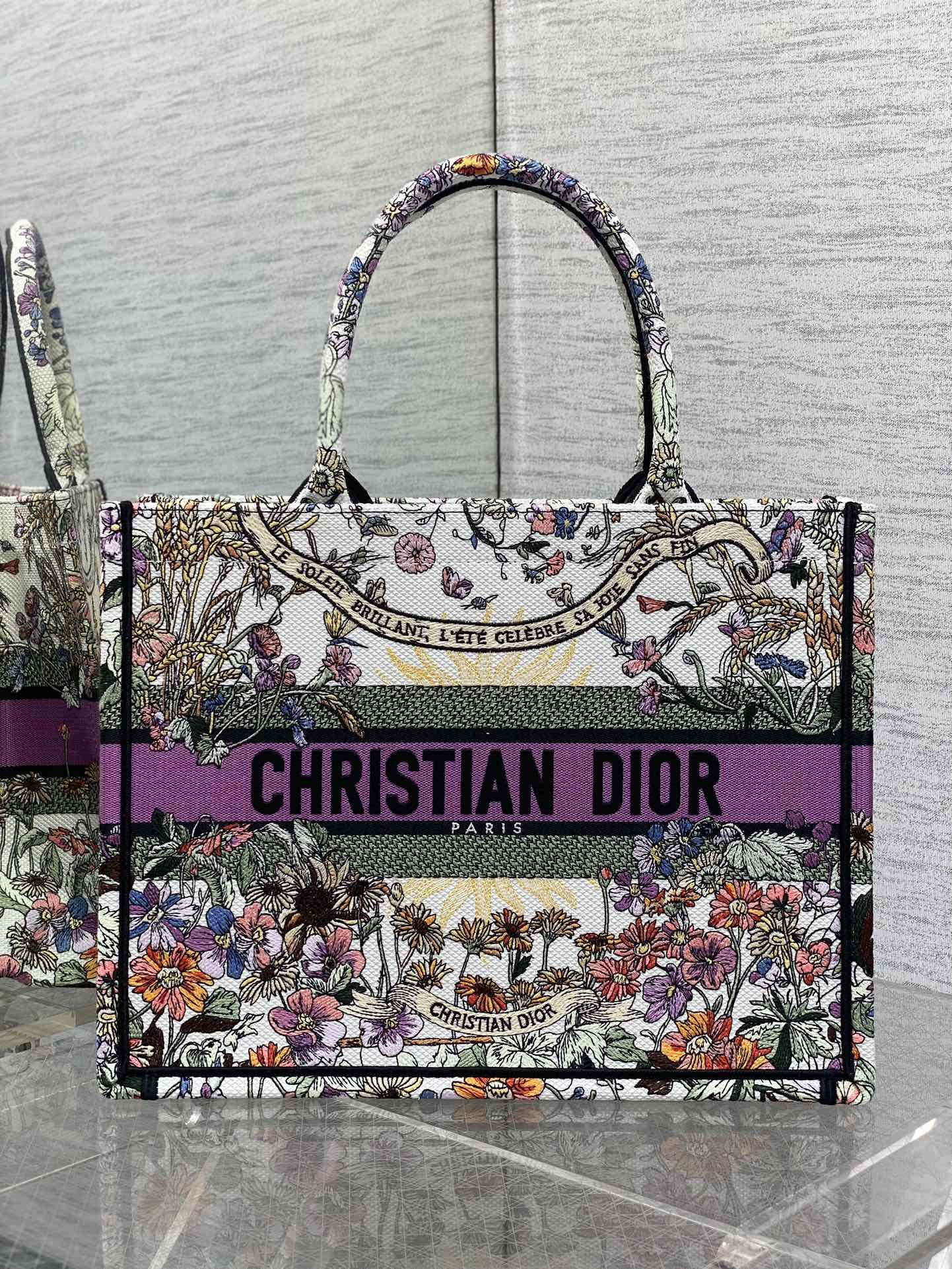 Medium Dior Book Tote  Ecru Multicolor Dior 4 Saisons Été Soleil Embroidery 36 x 27.5 x 16.5 cm
