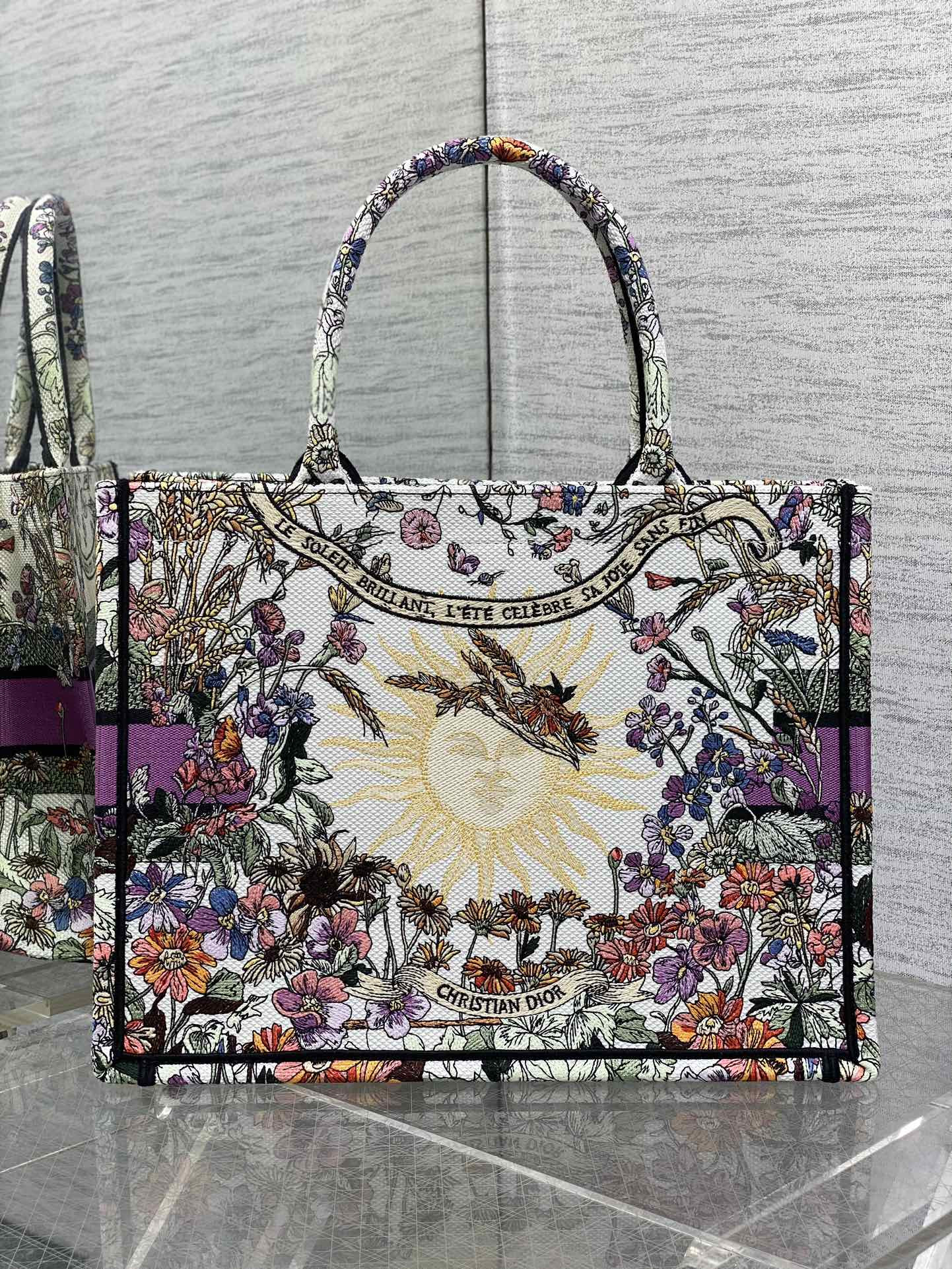 Medium Dior Book Tote  Ecru Multicolor Dior 4 Saisons Été Soleil Embroidery 36 x 27.5 x 16.5 cm