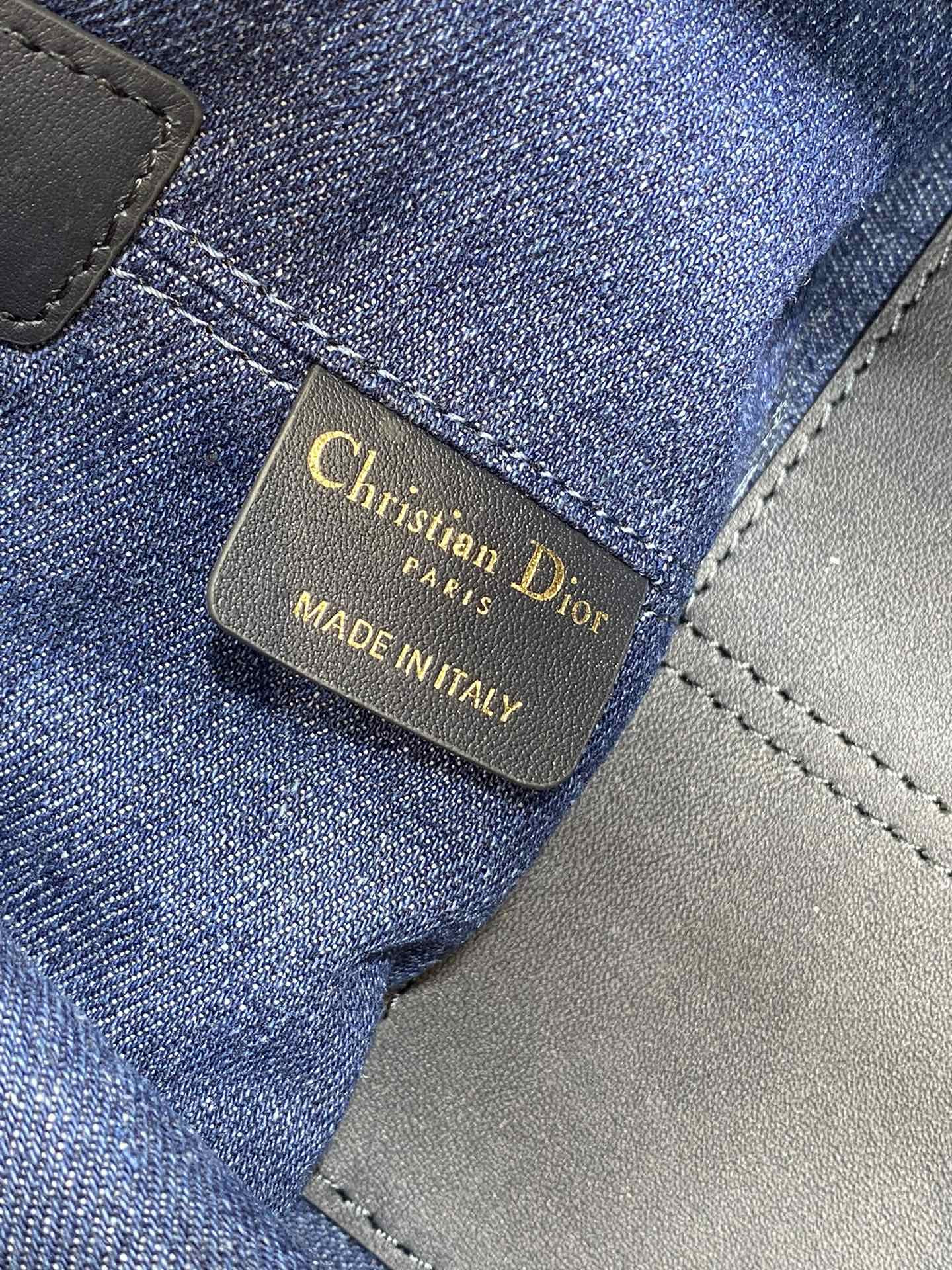 Small Dior Toujours Bag  Blue Denim Dior Oblique Jacquard 23 x15 x15cm