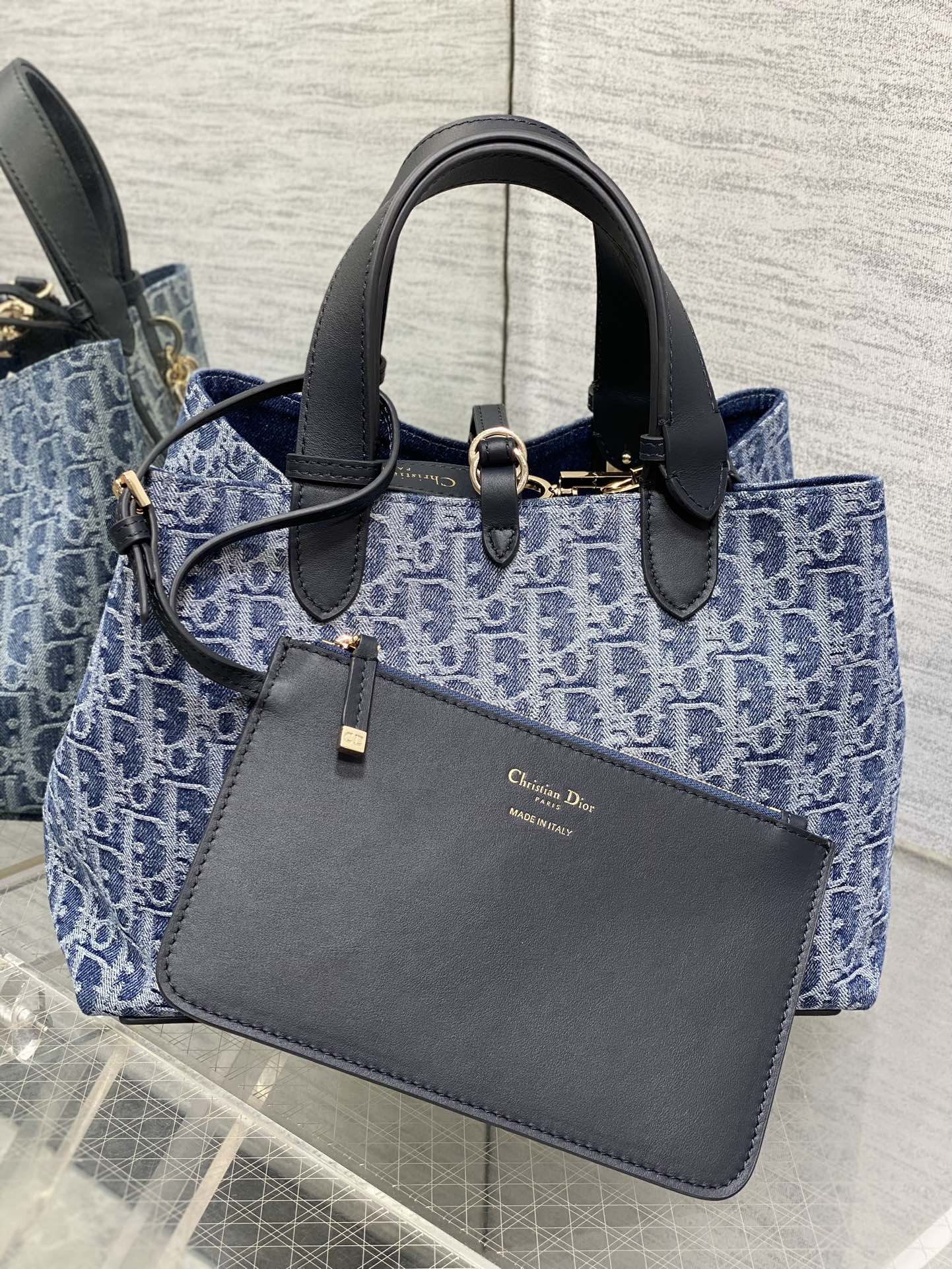 Medium Dior Toujours Bag Blue Denim Dior Oblique Jacquard 28.5 x 21.5 x 17 cm