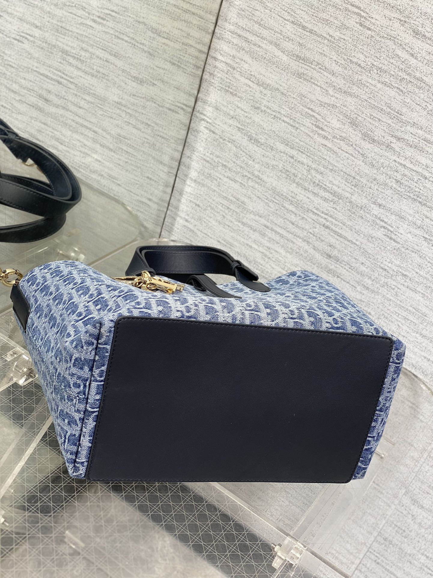 Medium Dior Toujours Bag Blue Denim Dior Oblique Jacquard 28.5 x 21.5 x 17 cm