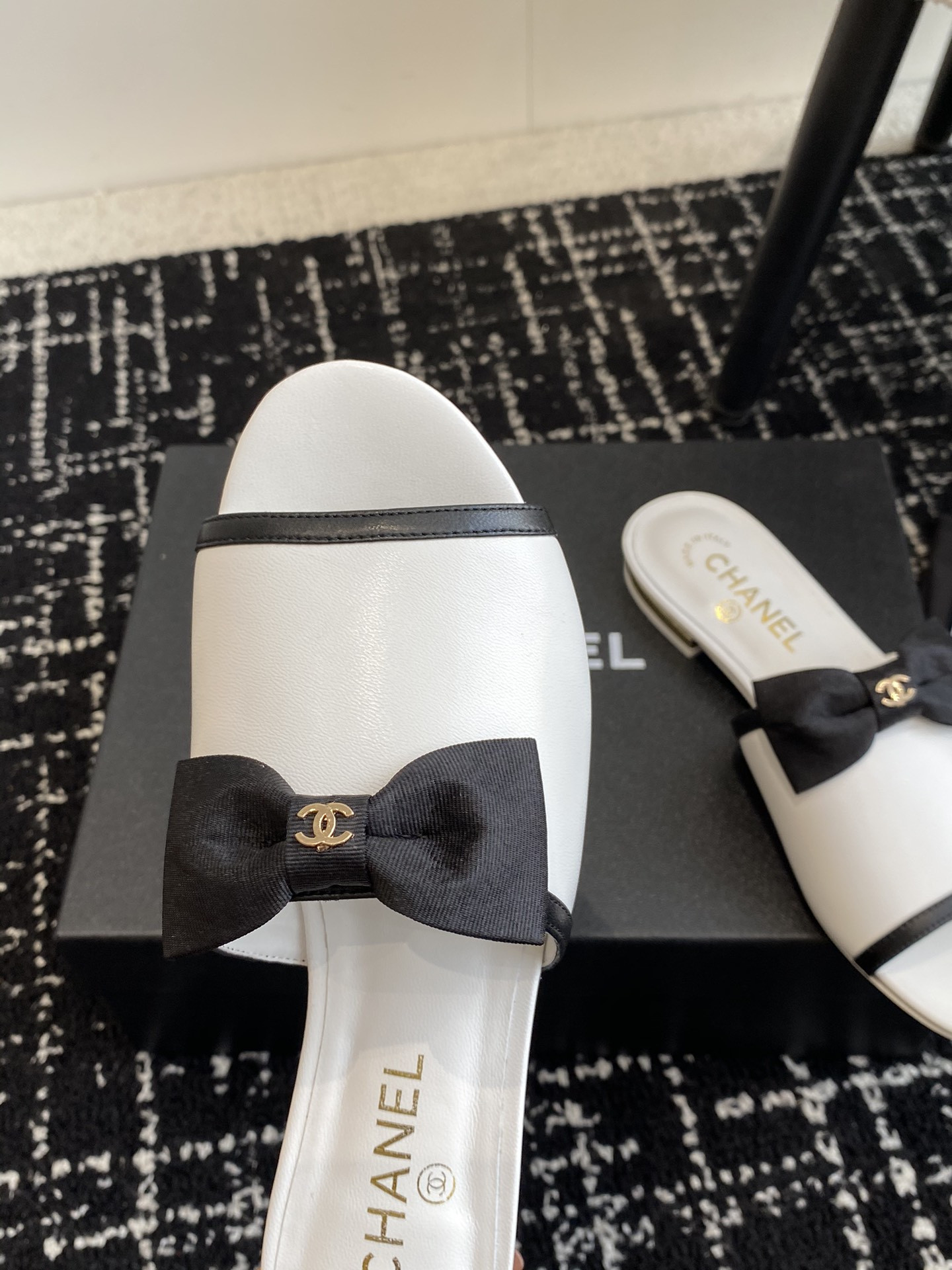 UA CHANEL MULES