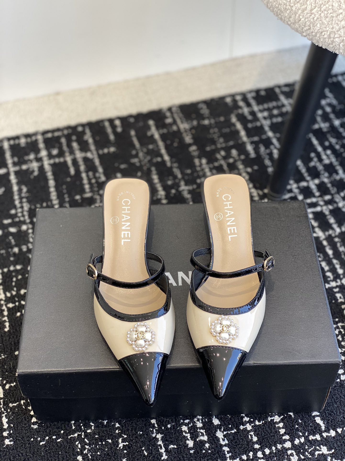 UA CHANEL MULES