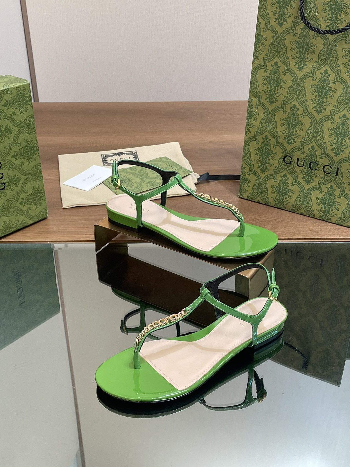 UA GUCCI SIGNORIA THONG SANDAL