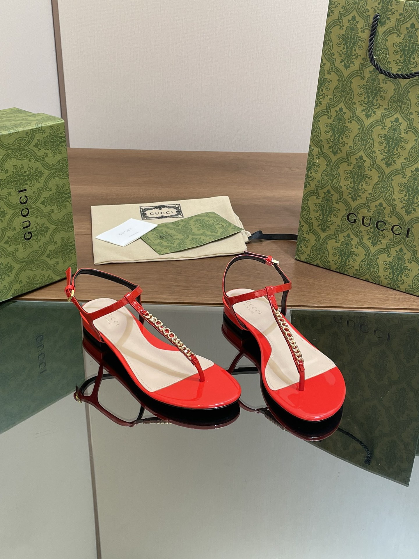 UA GUCCI SIGNORIA THONG SANDAL