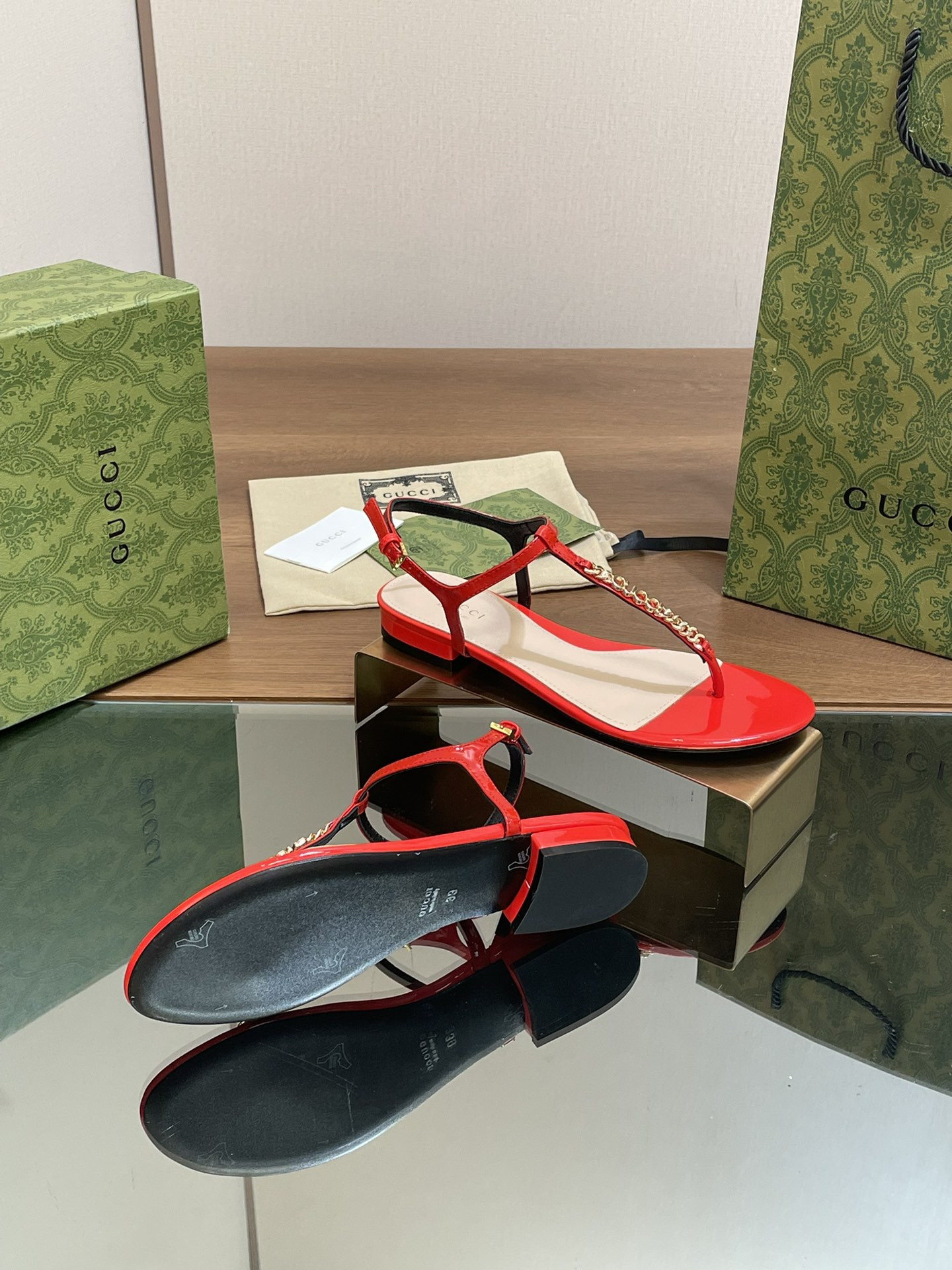 UA GUCCI SIGNORIA THONG SANDAL