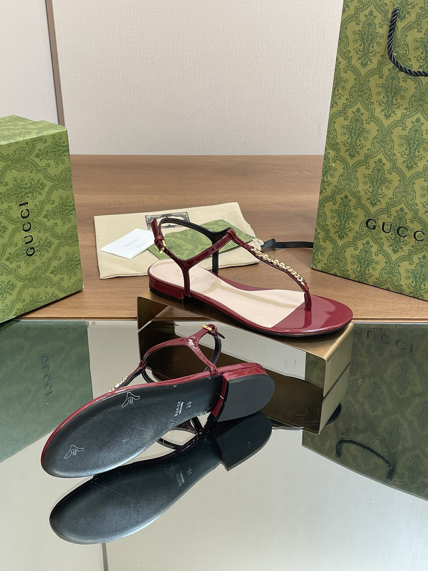 UA GUCCI SIGNORIA THONG SANDAL