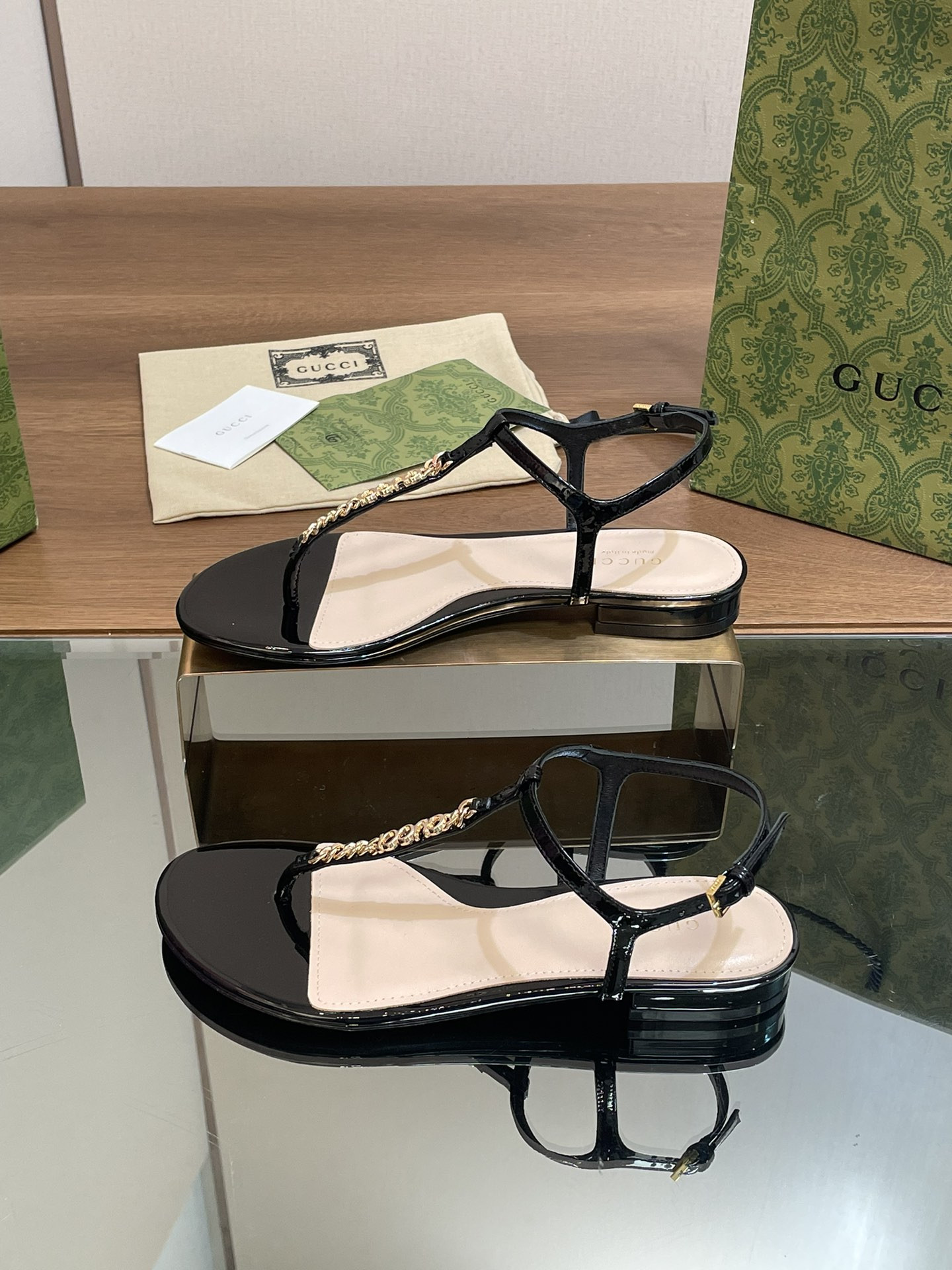 UA GUCCI SIGNORIA THONG SANDAL