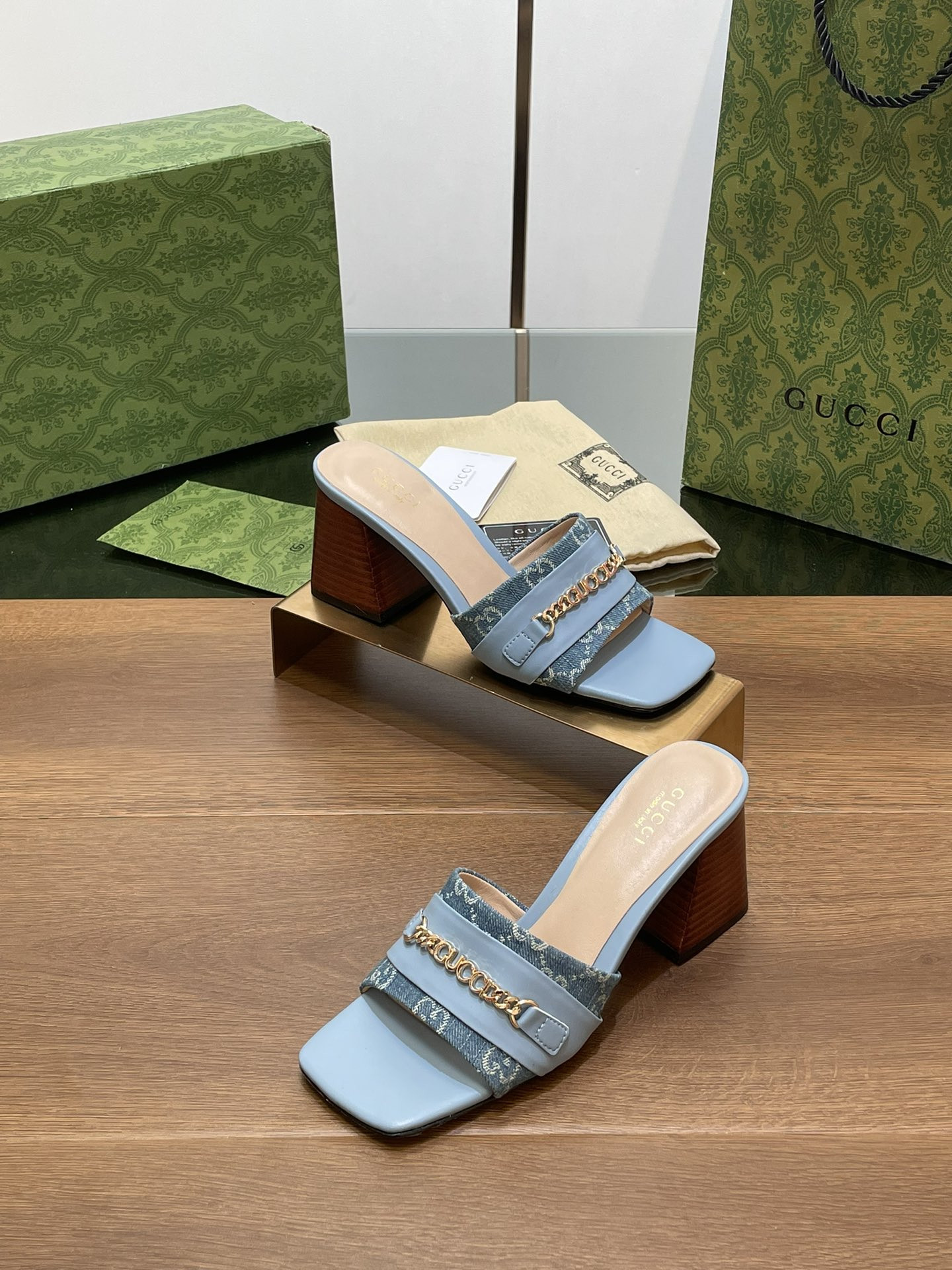 UA GUCCI SIGNORIA SLIDE SANDAL