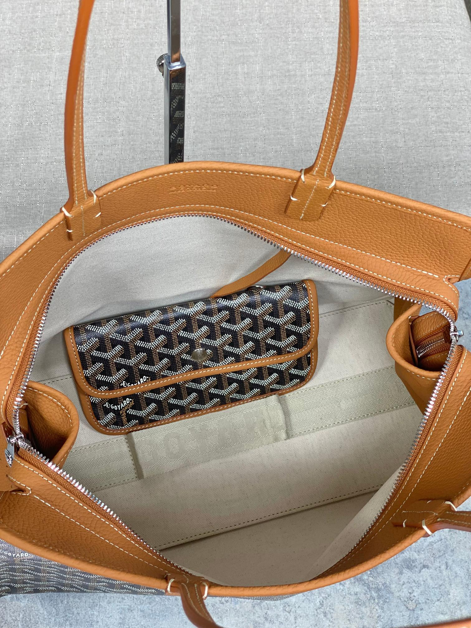 Goyard Chic du Chien 41x30x16.5cm