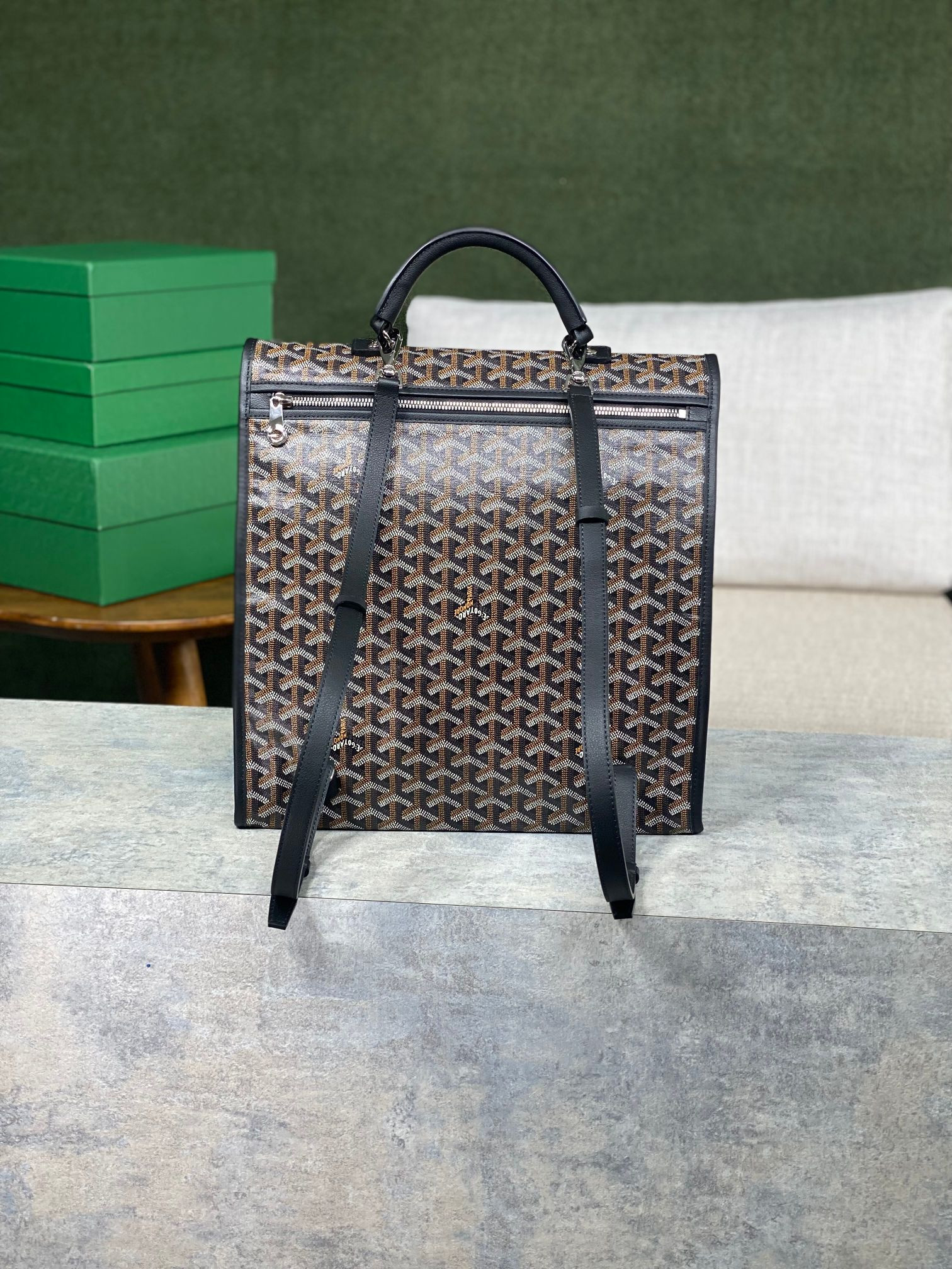 Goyard Saint Léger 37 cm x 15 cm x 34 cm