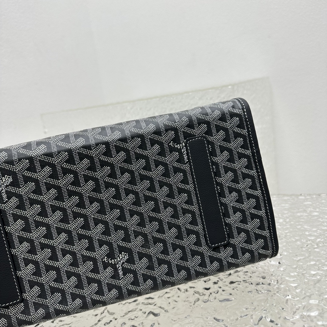 Goyard Saint Léger 37 cm x 15 cm x 34 cm