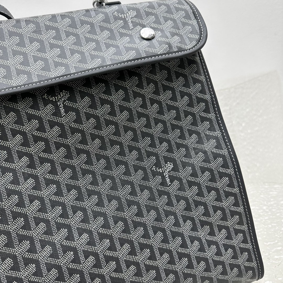 Goyard Saint Léger 37 cm x 15 cm x 34 cm