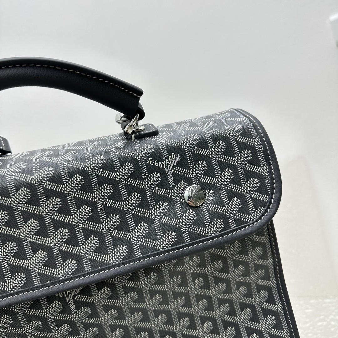 Goyard Saint Léger 37 cm x 15 cm x 34 cm