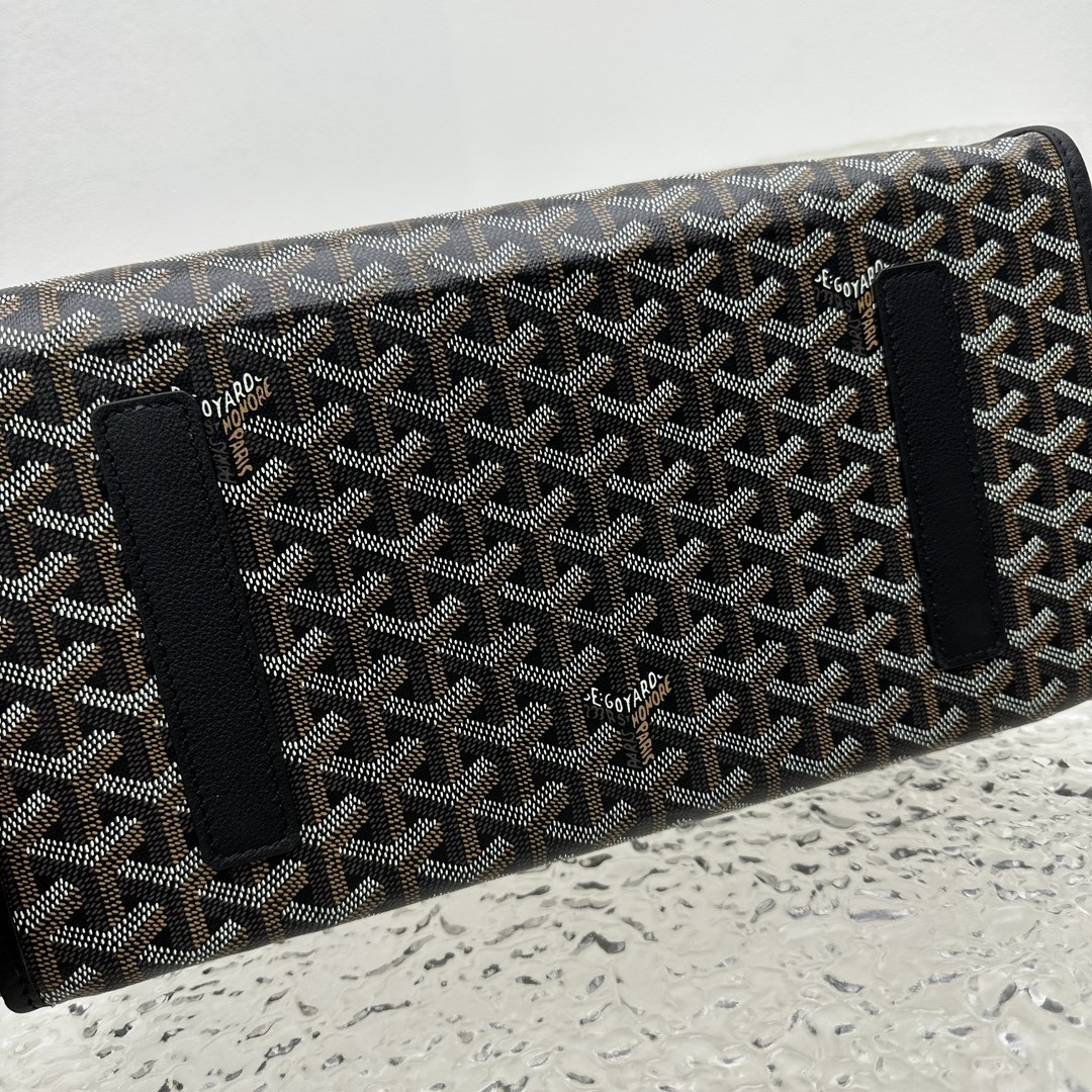 Goyard Saint Léger 37 cm x 15 cm x 34 cm