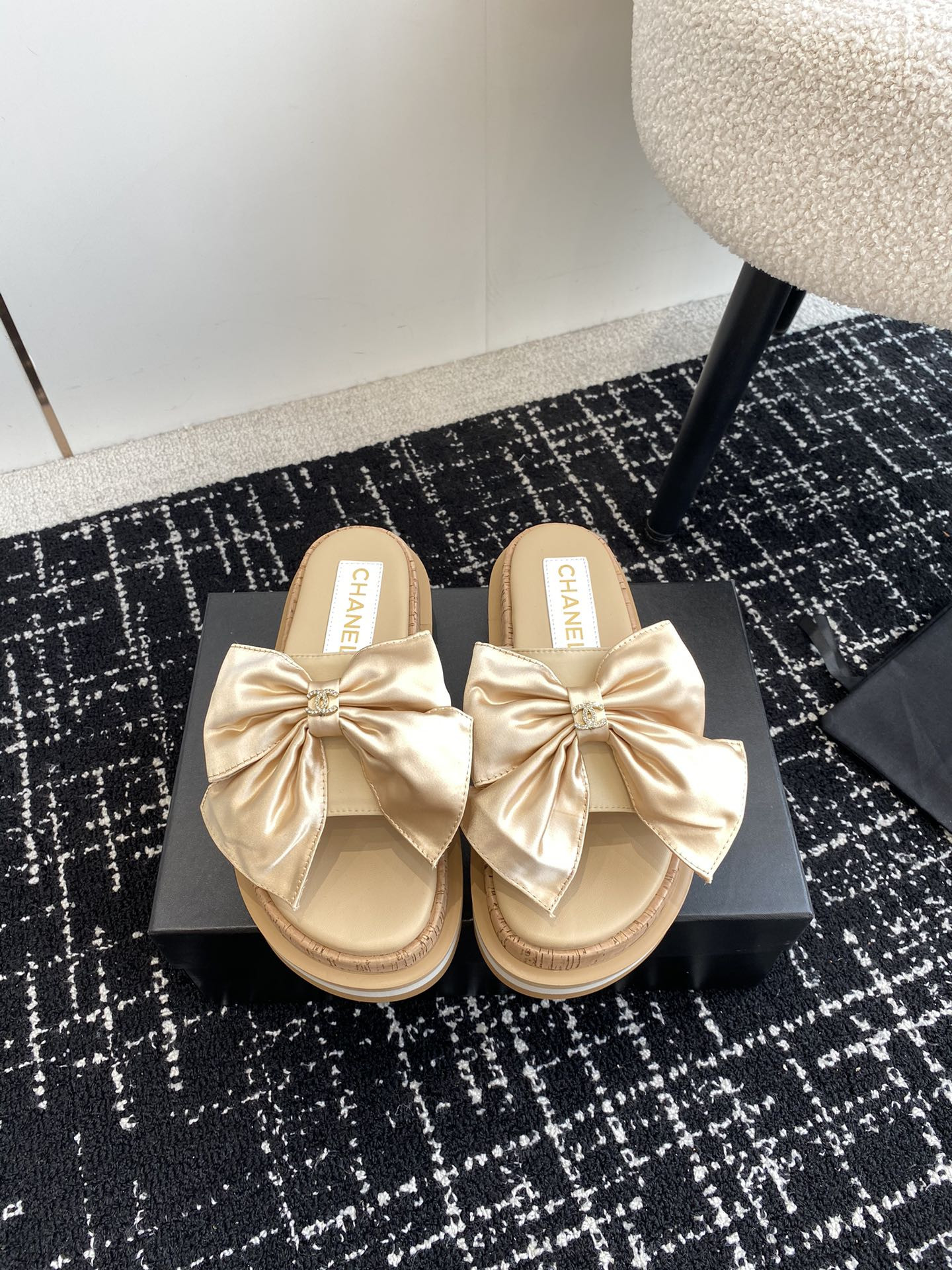 UA CHANEL PLATFORM SLIDES