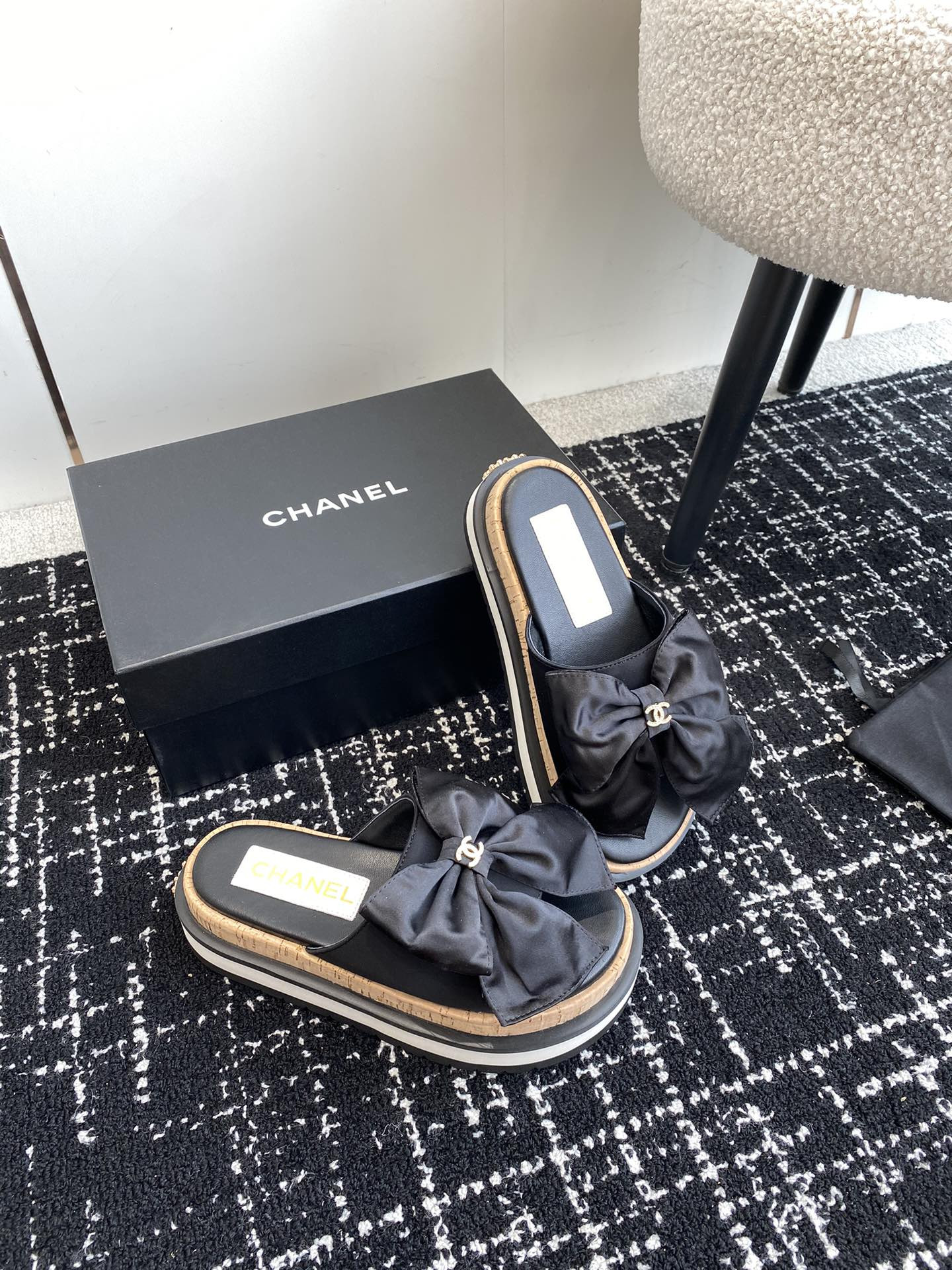 UA CHANEL PLATFORM SLIDES