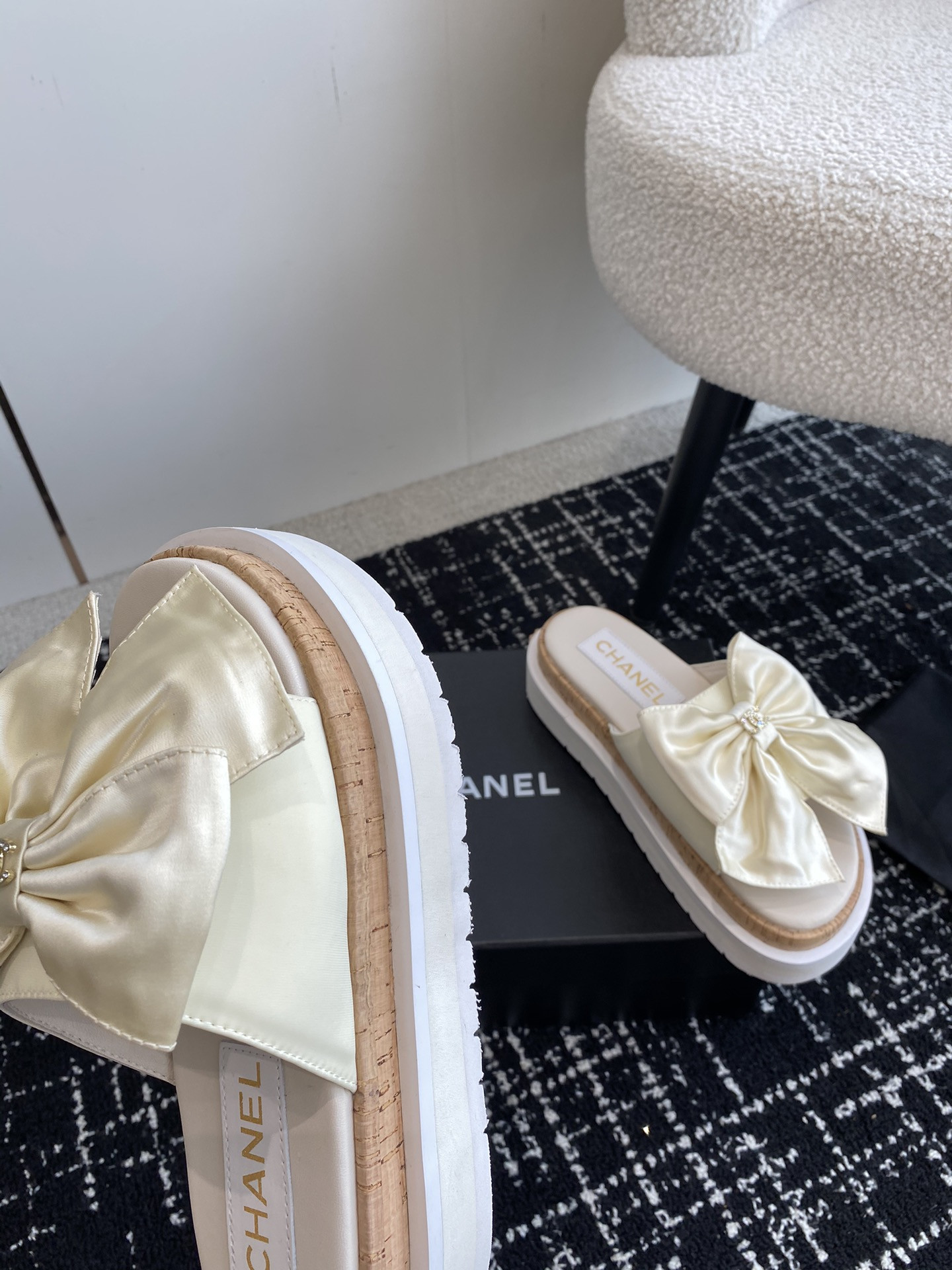 UA CHANEL PLATFORM SLIDES