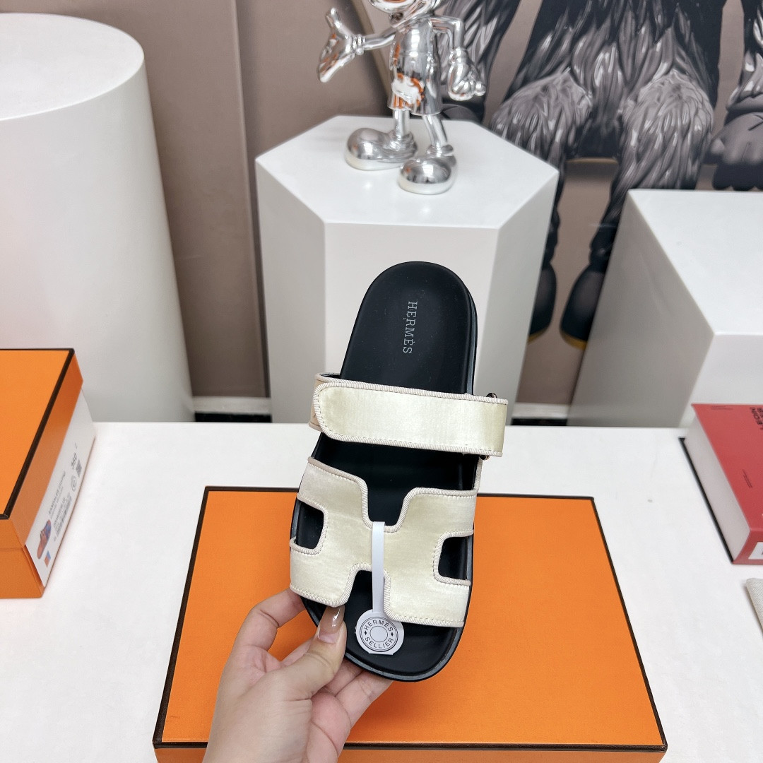 UA Hermès Chypre sandal