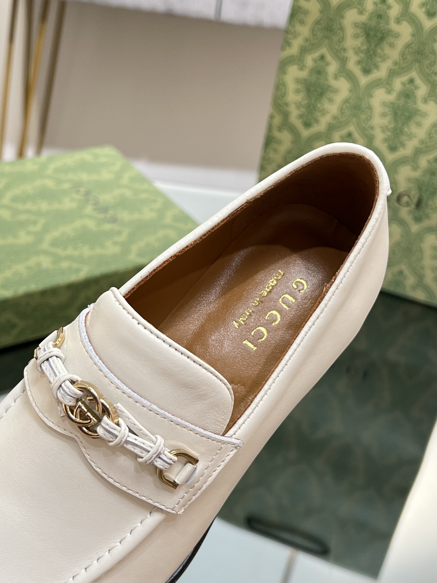 UA GUCCI INTERLOCKING G LOAFER