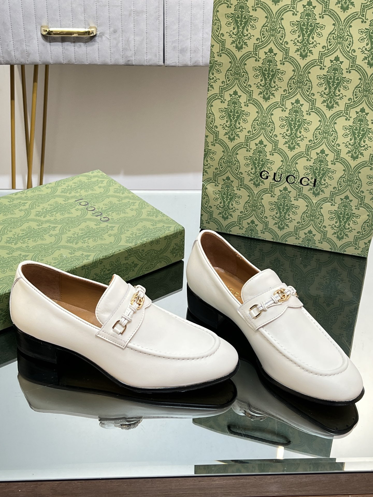 UA GUCCI INTERLOCKING G LOAFER