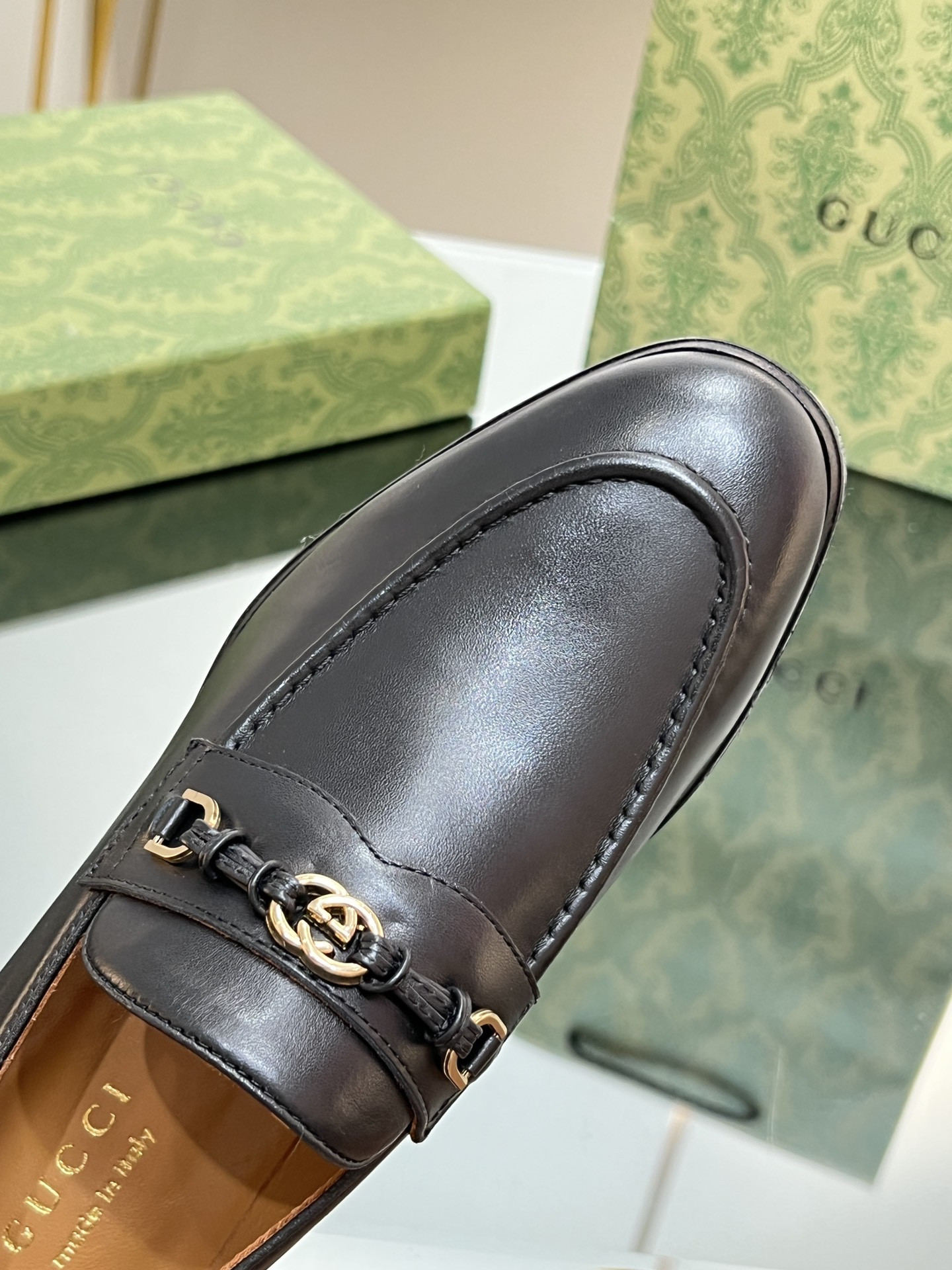 UA GUCCI INTERLOCKING G LOAFER