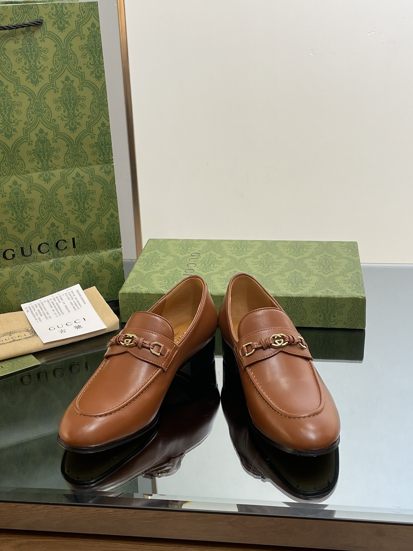 UA GUCCI INTERLOCKING G LOAFER