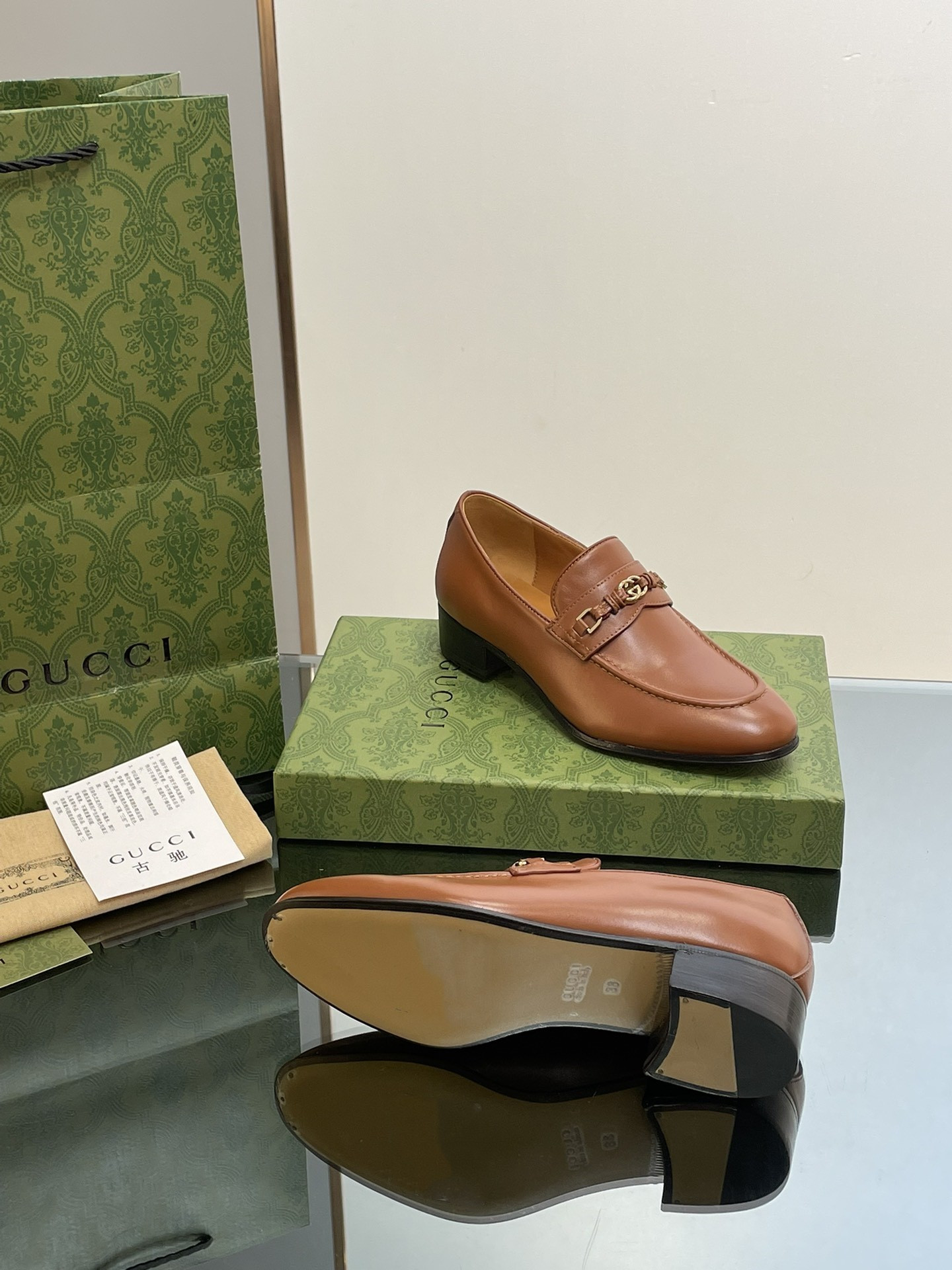 UA GUCCI INTERLOCKING G LOAFER