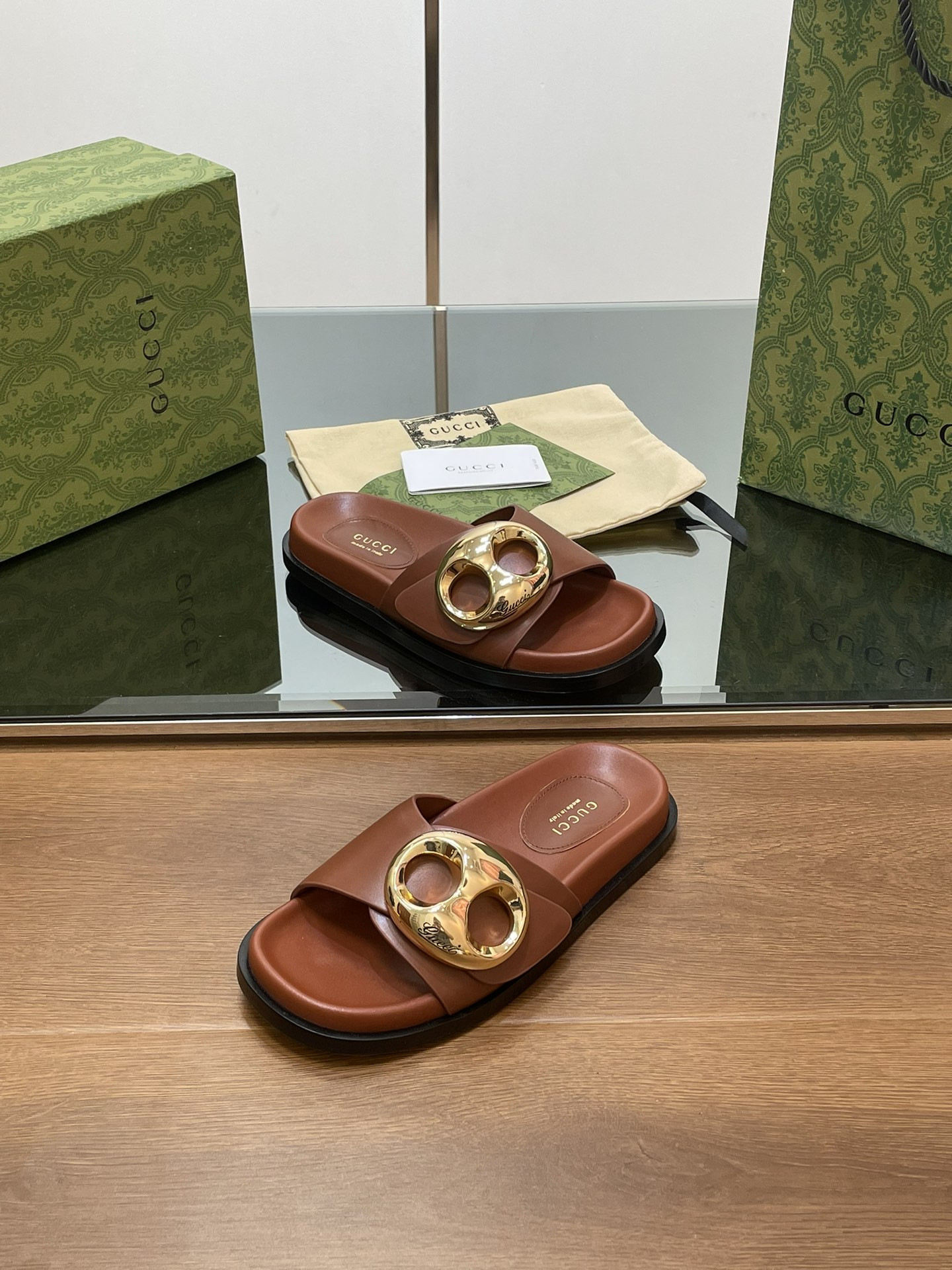 UA GUCCI MARINA CHAIN SLIDE SANDAL