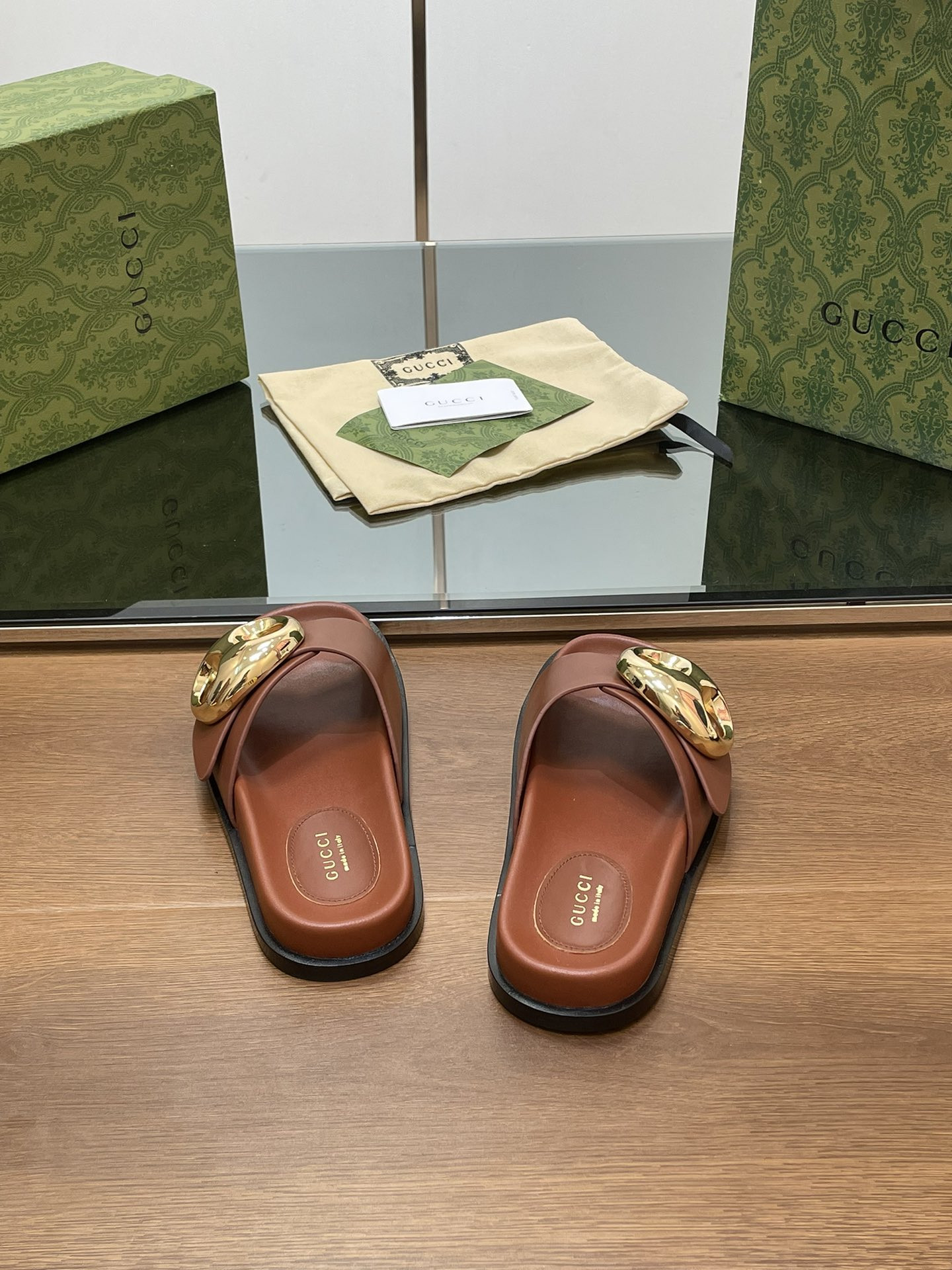 UA GUCCI MARINA CHAIN SLIDE SANDAL