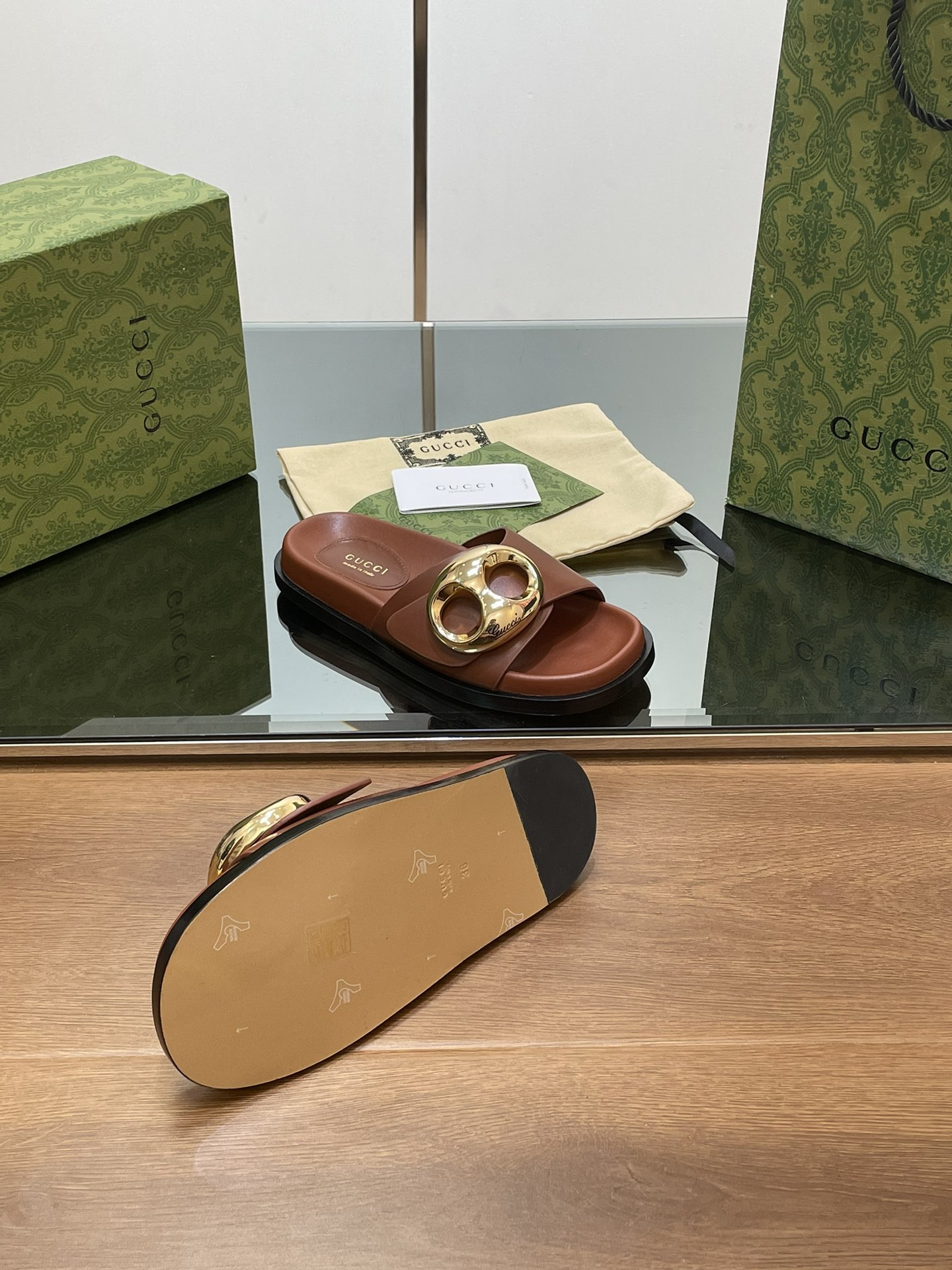 UA GUCCI MARINA CHAIN SLIDE SANDAL