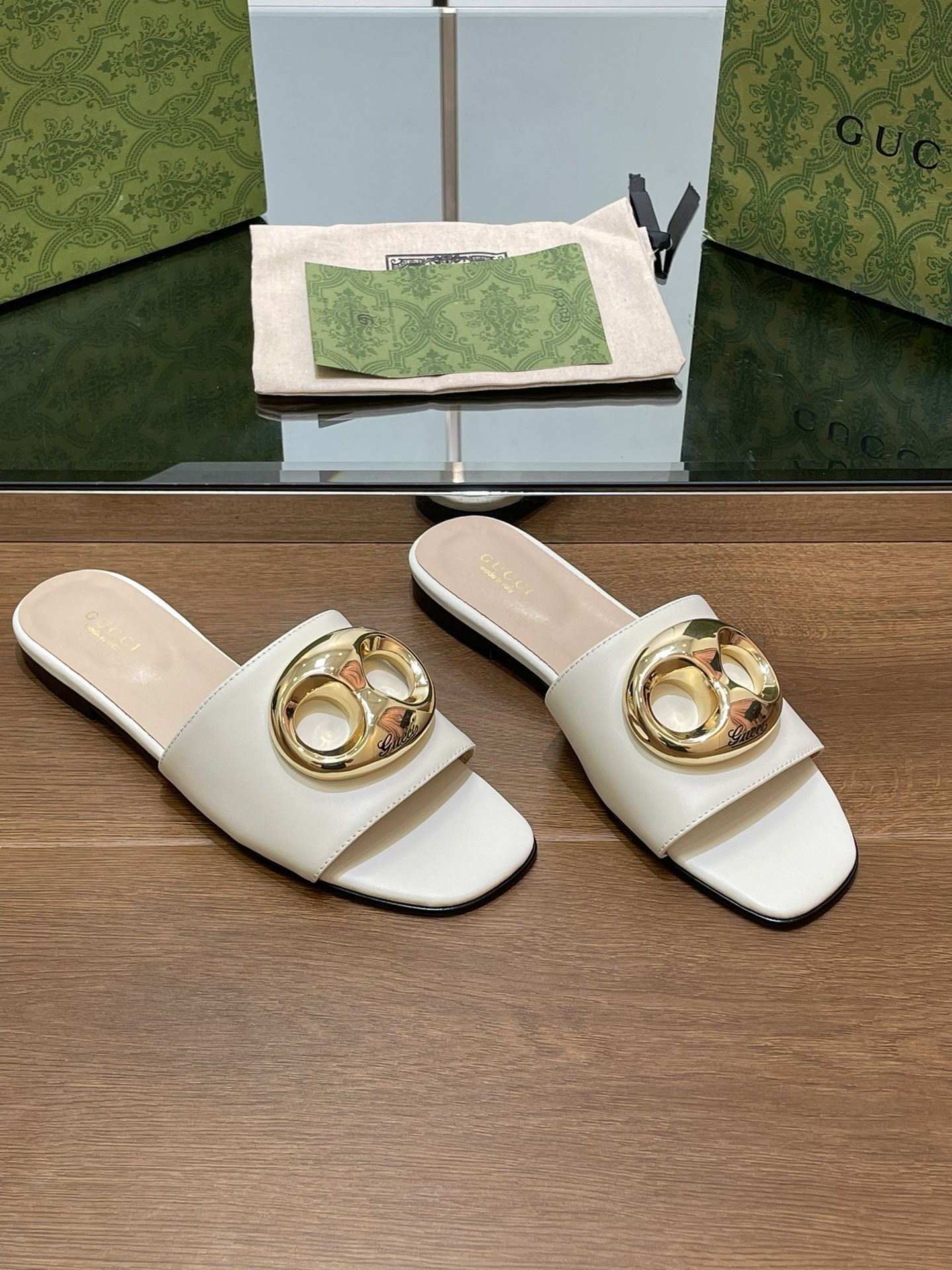 UA GUCCI MARINA CHAIN SLIDE