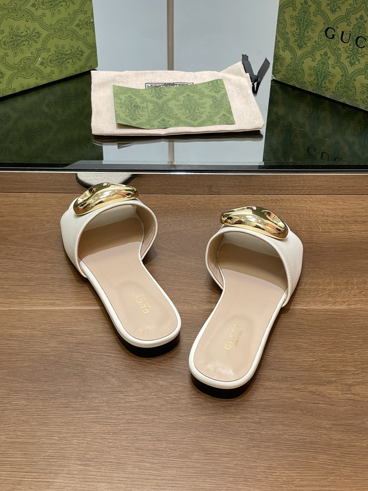 UA GUCCI MARINA CHAIN SLIDE