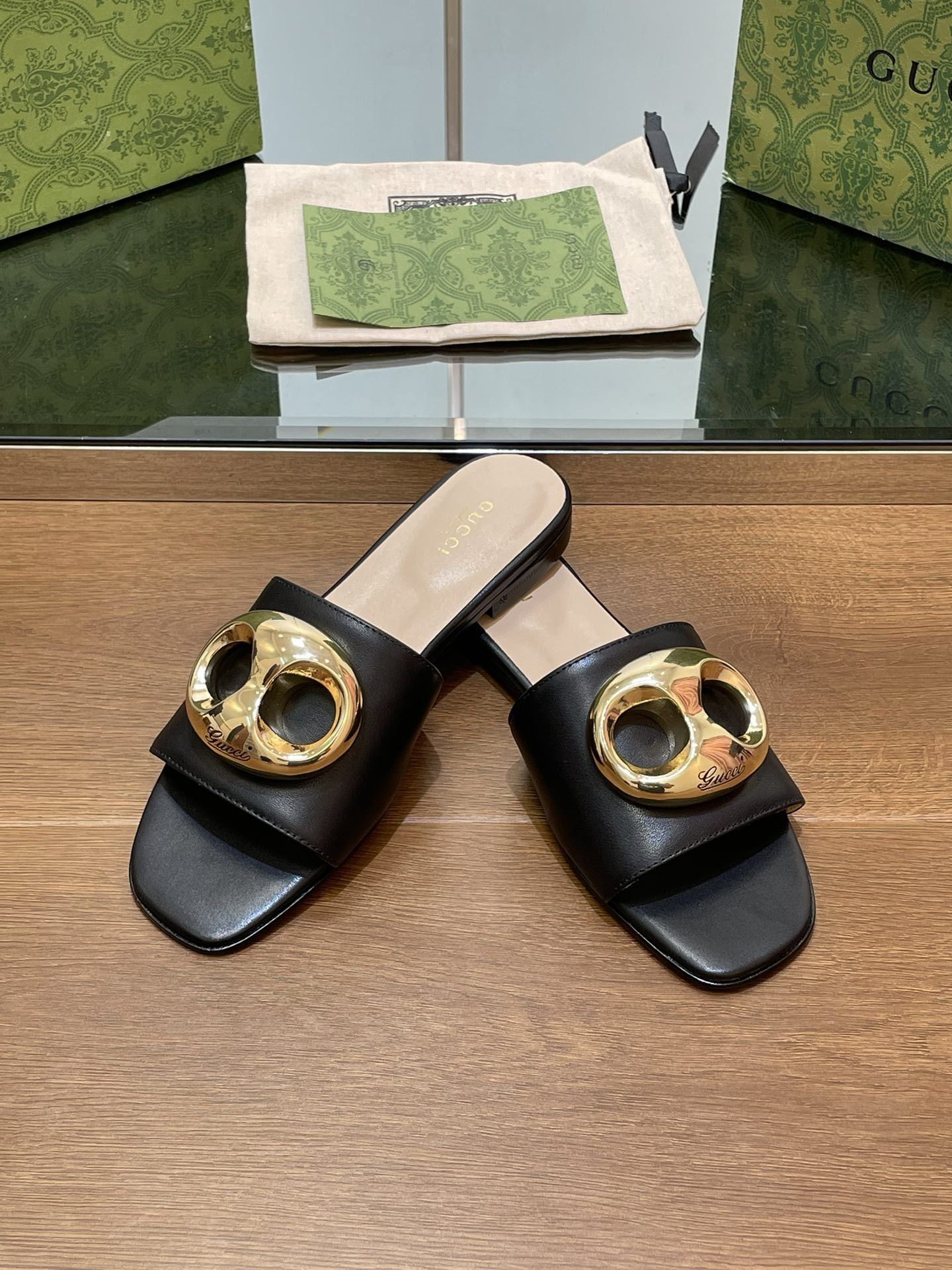 UA GUCCI MARINA CHAIN SLIDE