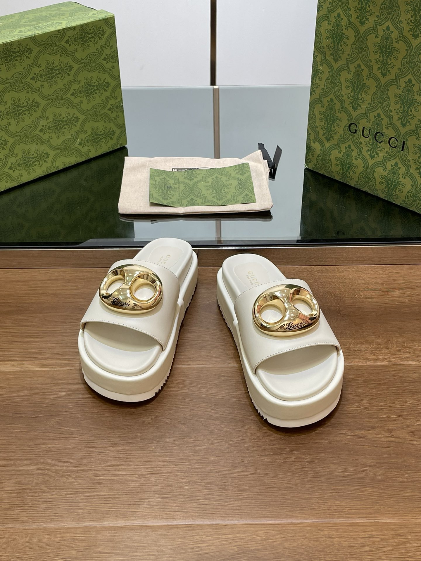 UA GUCCI MARINA CHAIN SLIDE