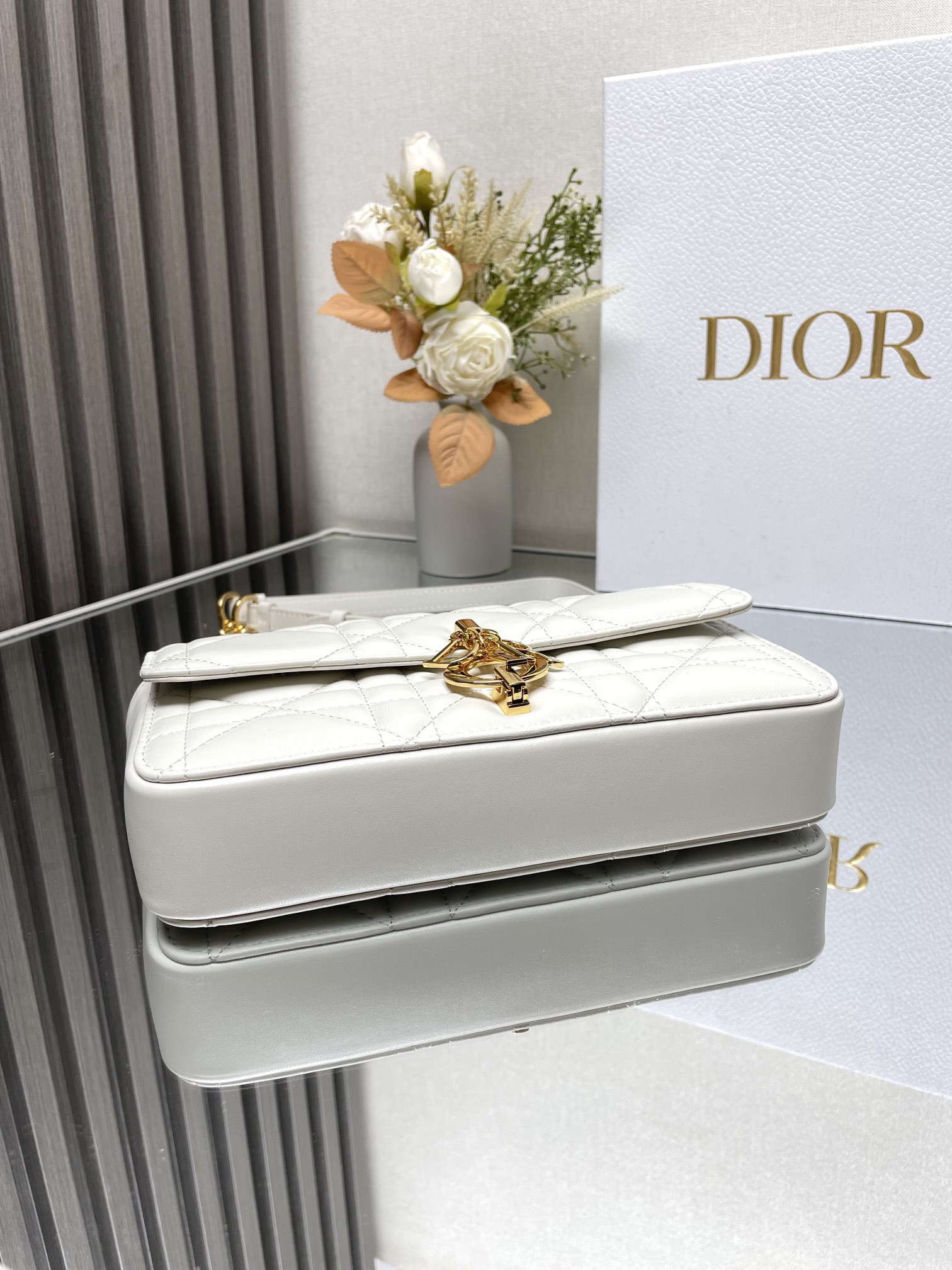 Dior Miss Daisy Mini Bag 22 x 12.5 x 4 cm