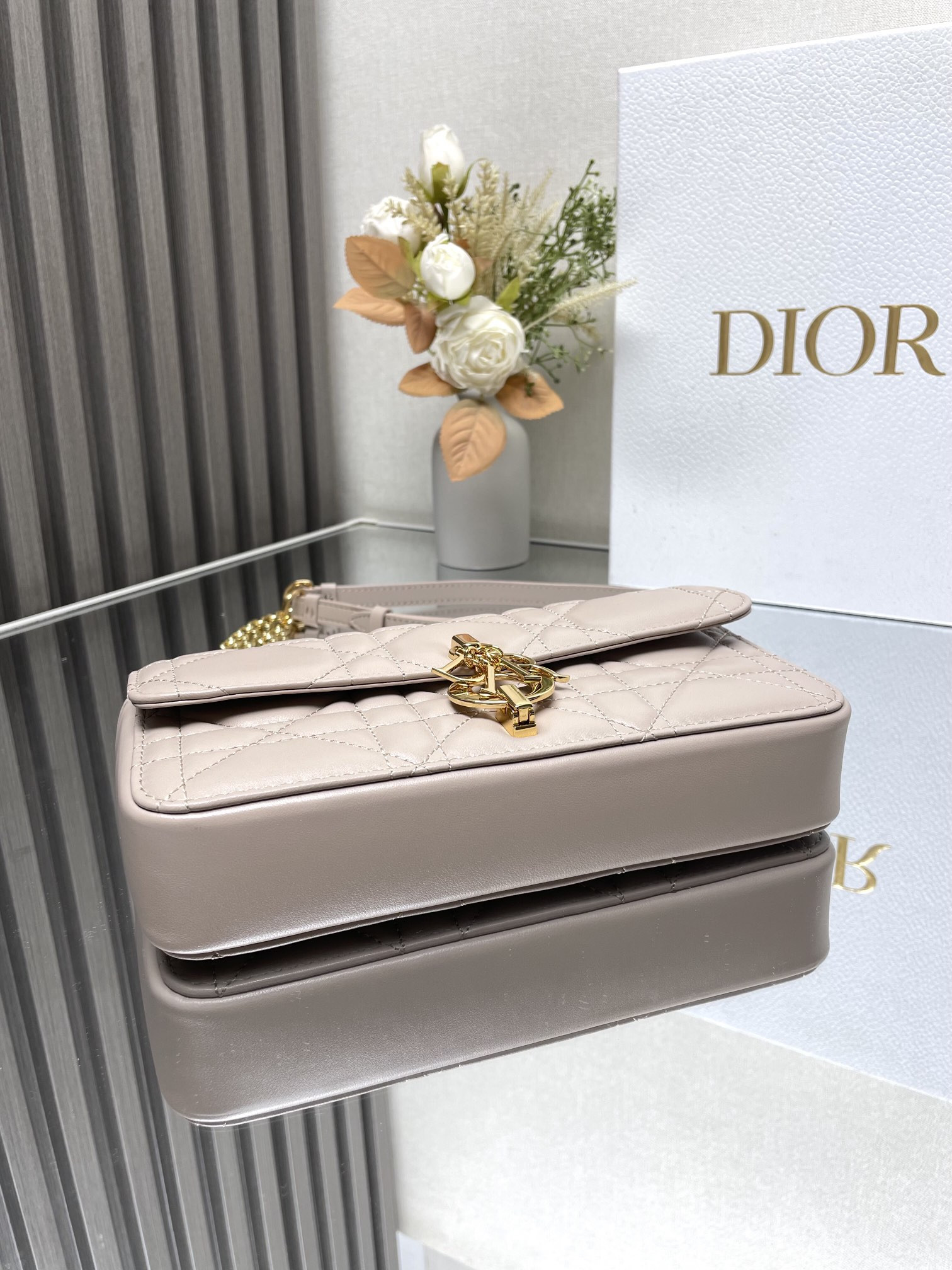 Dior Miss Daisy Mini Bag 22 x 12.5 x 4 cm
