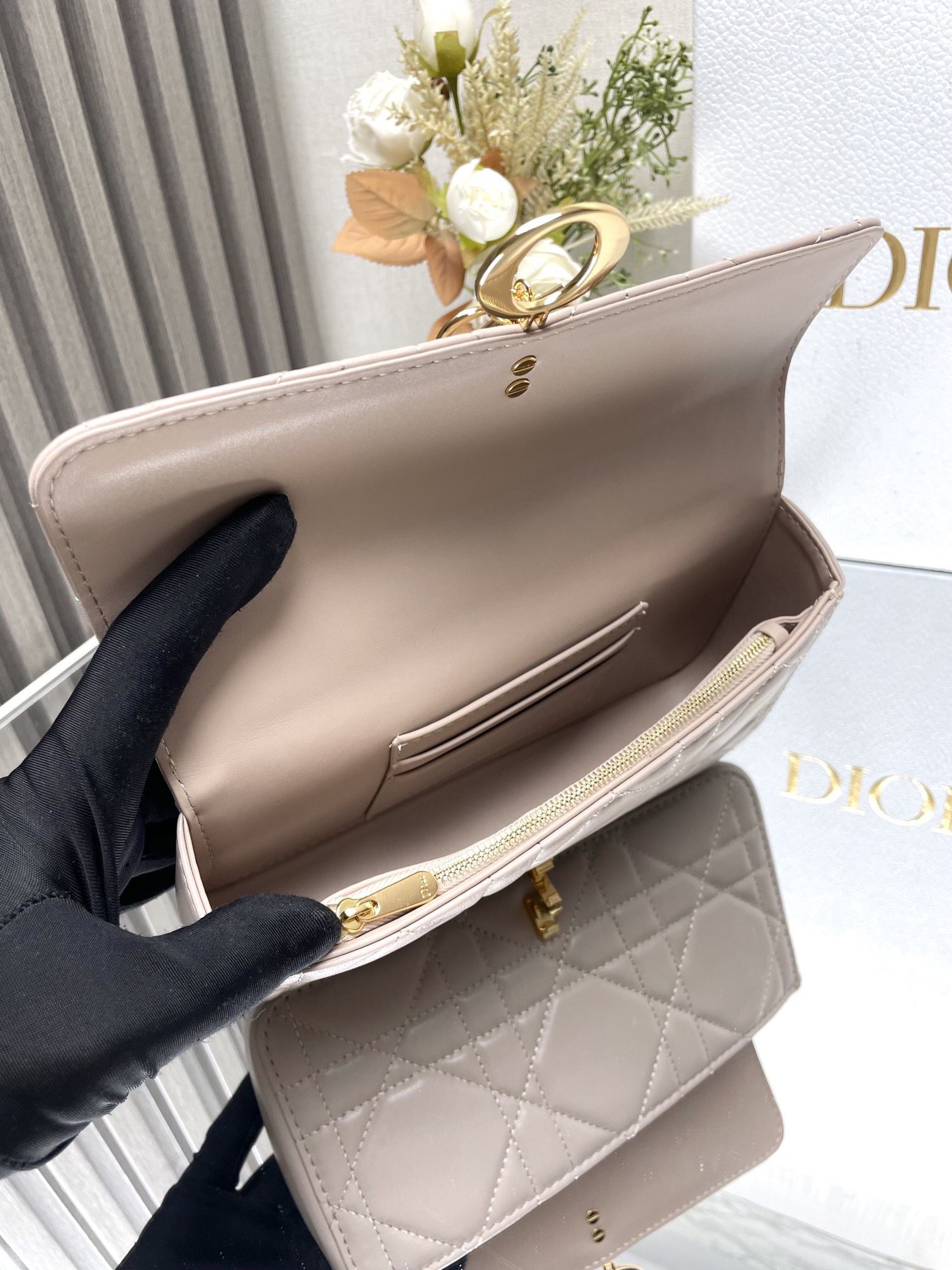 Dior Miss Daisy Mini Bag 22 x 12.5 x 4 cm