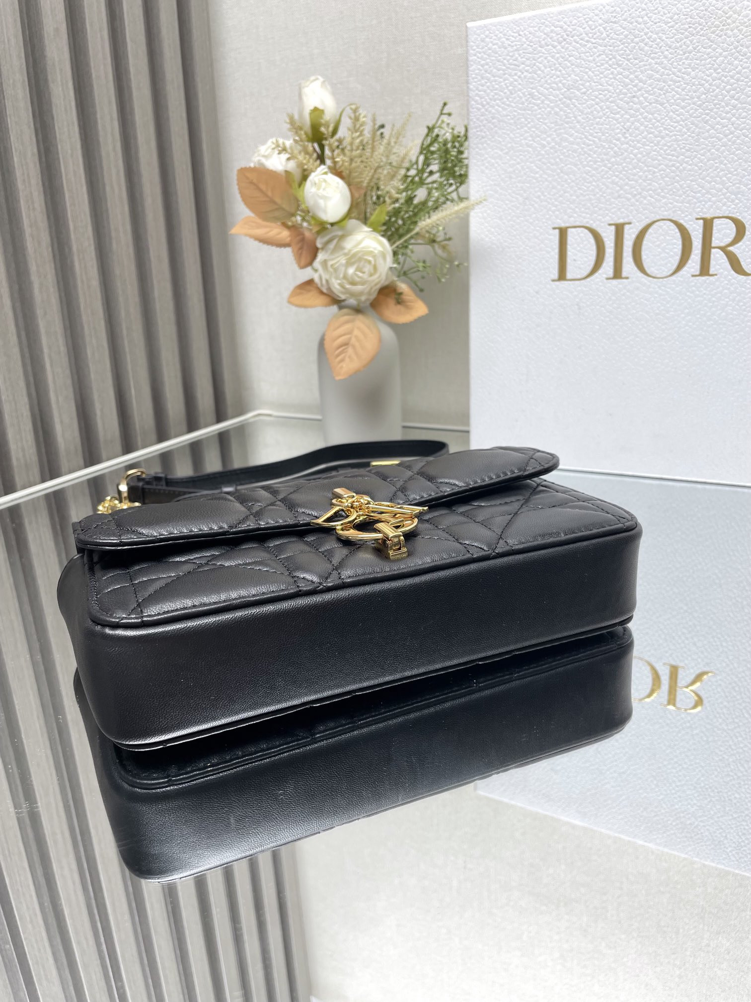 Dior Miss Daisy Mini Bag 22 x 12.5 x 4 cm