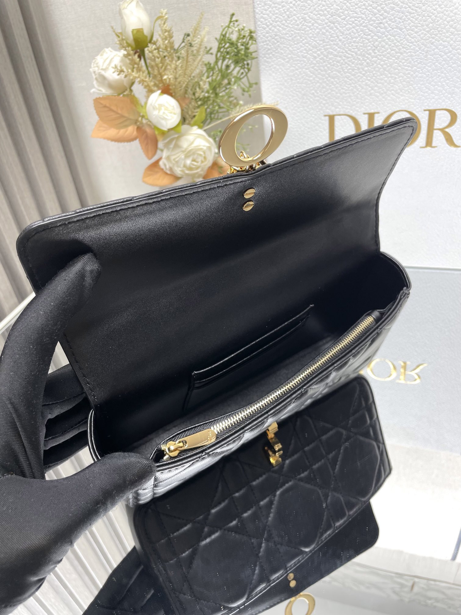 Dior Miss Daisy Mini Bag 22 x 12.5 x 4 cm