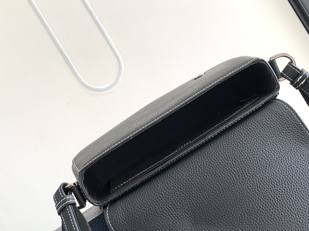 Dior Saddle Messenger Bag 24 x 16.5 x 5.5 cm