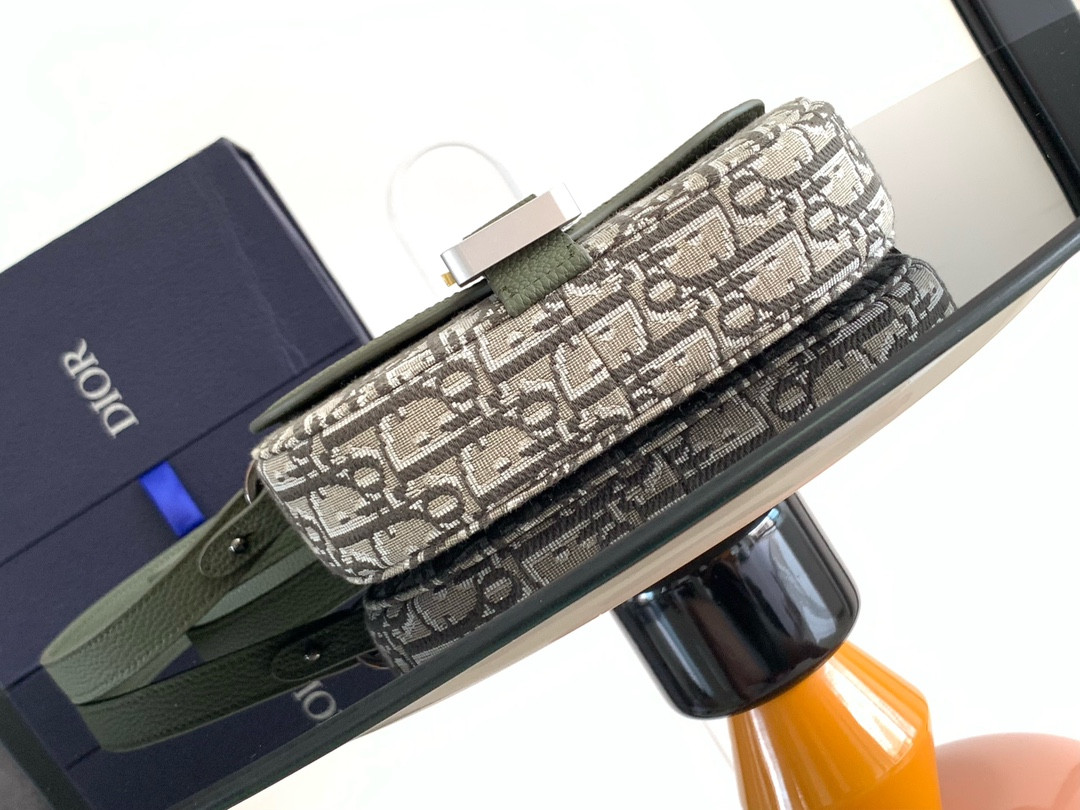 Dior Saddle Messenger Bag 24 x 16.5 x 5.5 cm