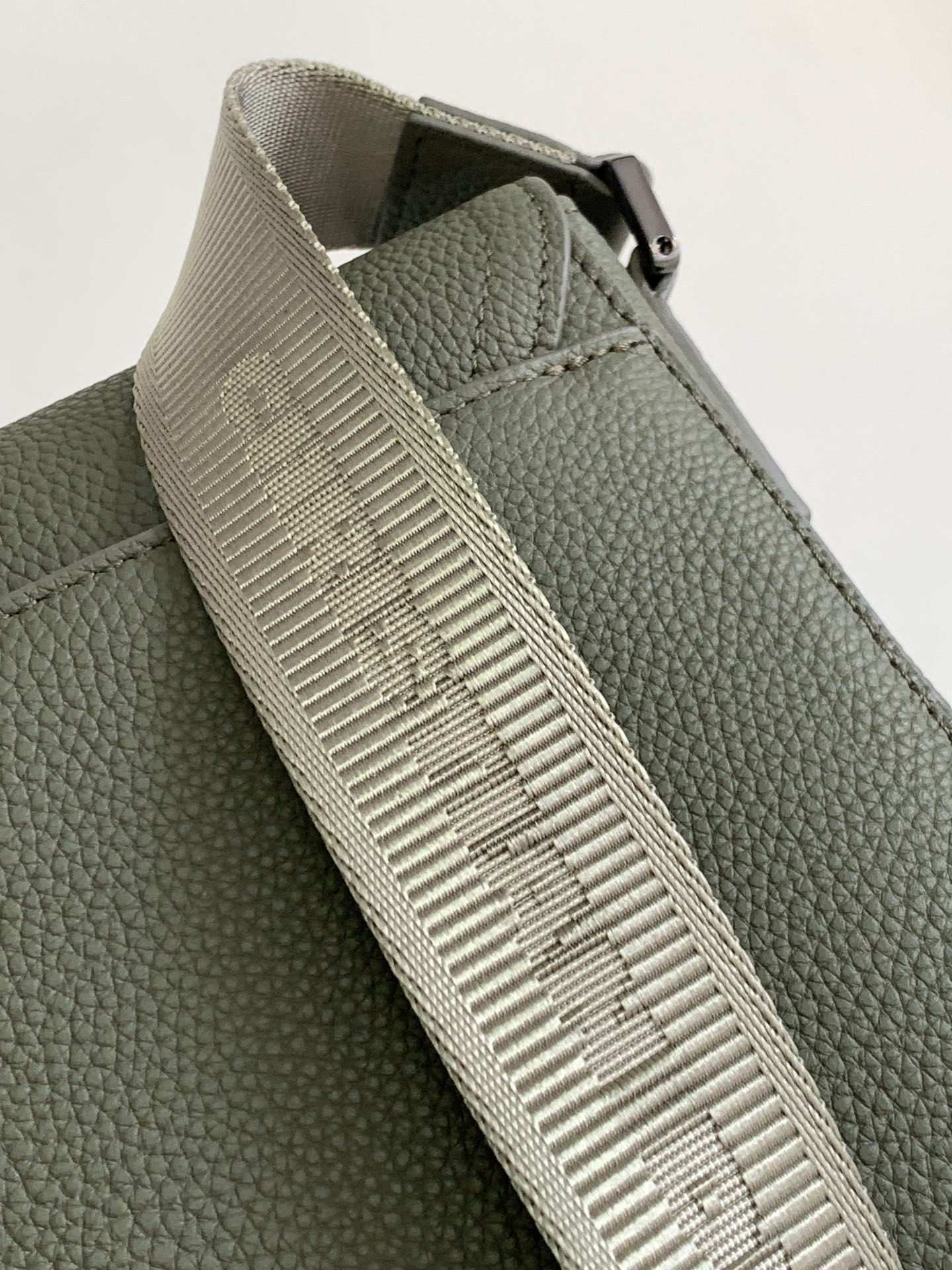 Dior Saddle Messenger Bag 24 x 16.5 x 5.5 cm