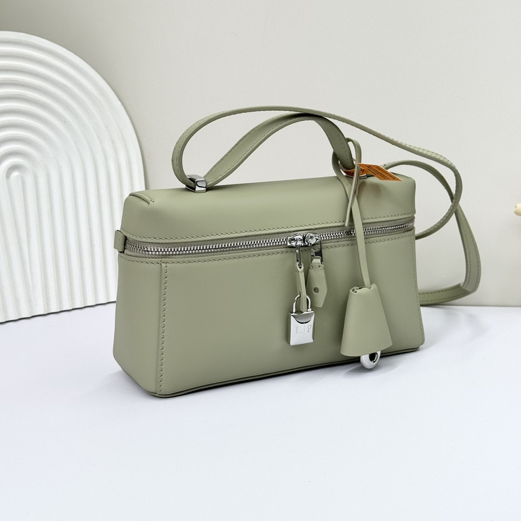 Loro Piana Extra Pocket L19  Smooth Calfskin 11 x 19 x 6.5 cm