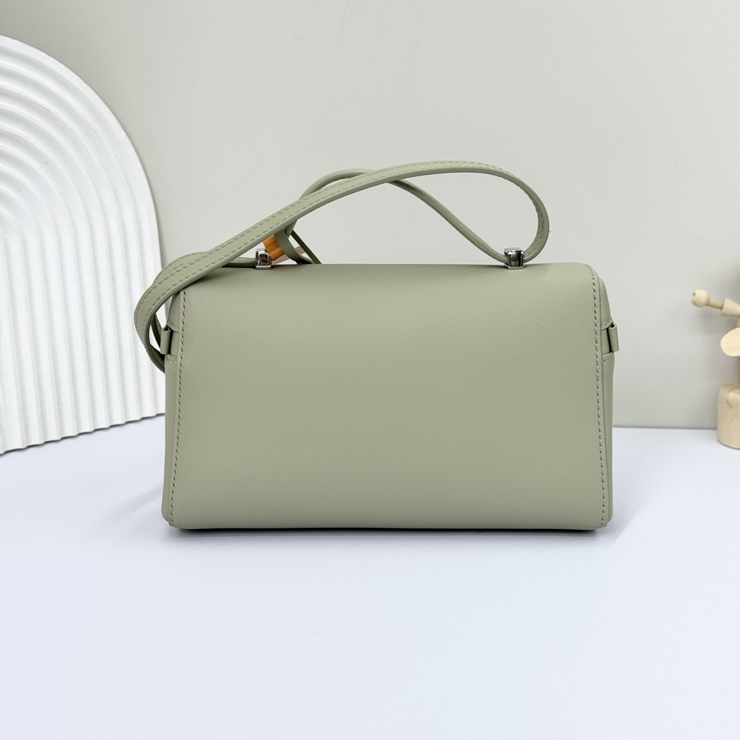 Loro Piana Extra Pocket L19  Smooth Calfskin 11 x 19 x 6.5 cm