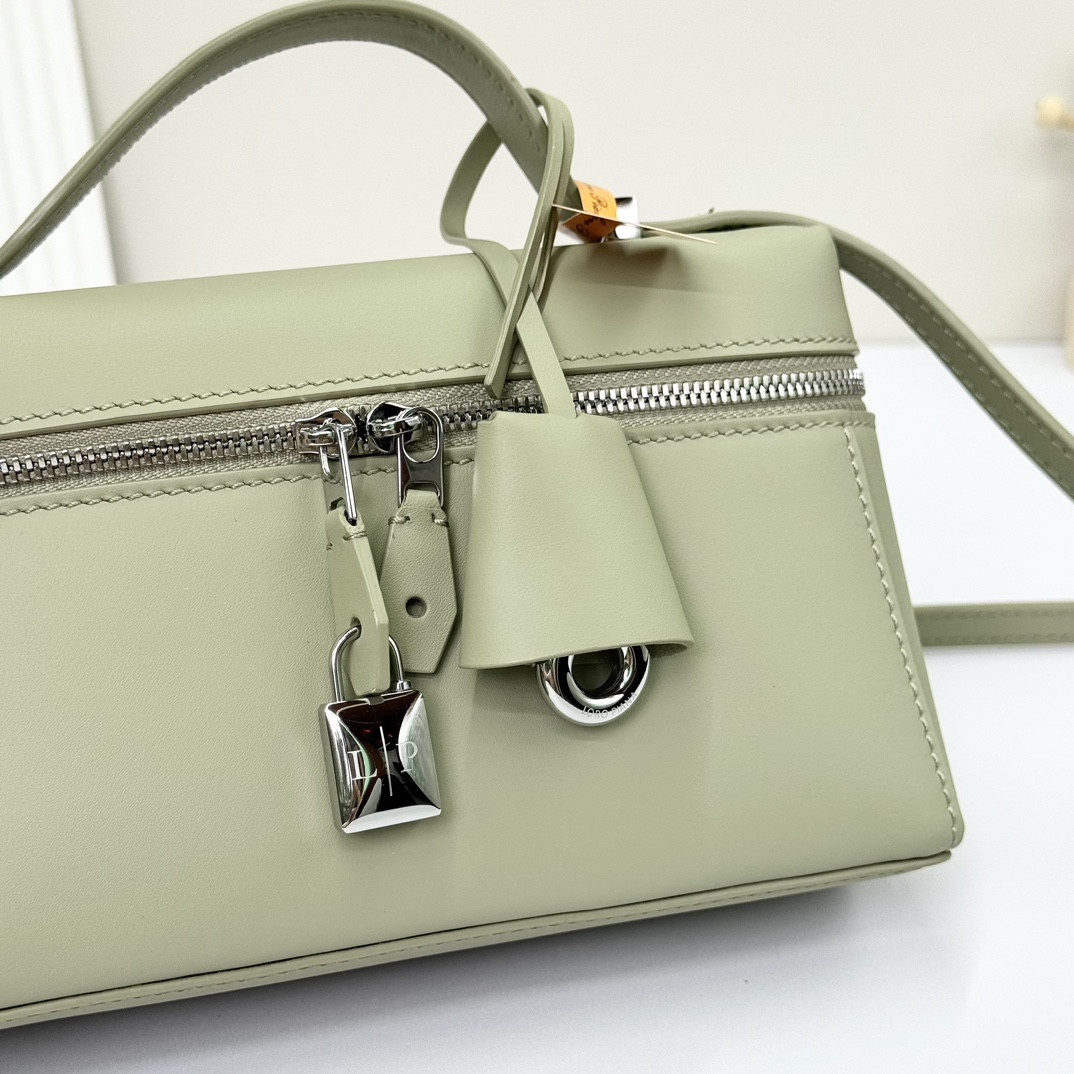 Loro Piana Extra Pocket L19  Smooth Calfskin 11 x 19 x 6.5 cm