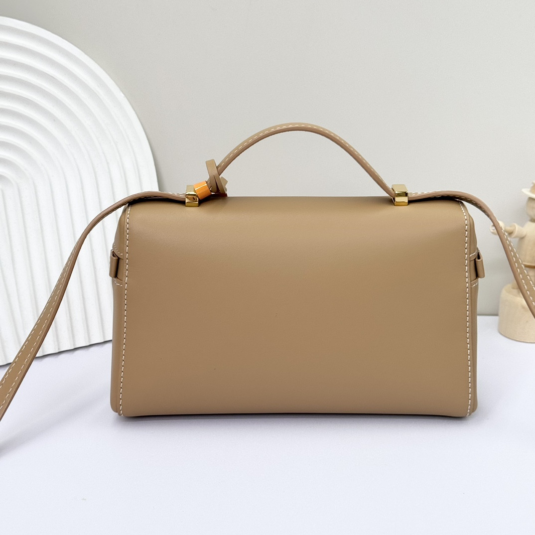 Loro Piana Extra Pocket L19 11 x 19 x 6.5 cm