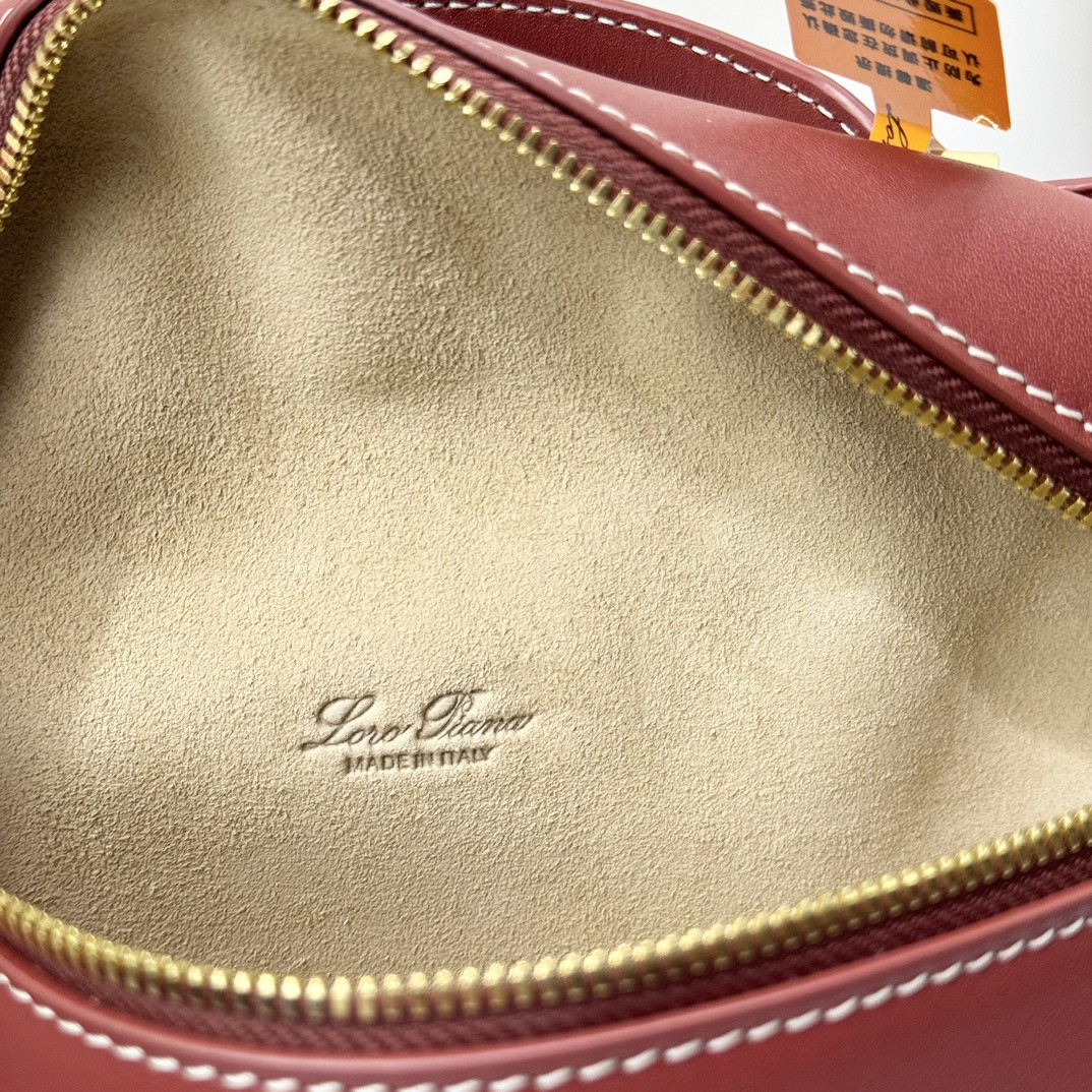 Loro Piana Extra Pocket L19 Smooth Calfskin 11 x 19 x 6.5 cm
